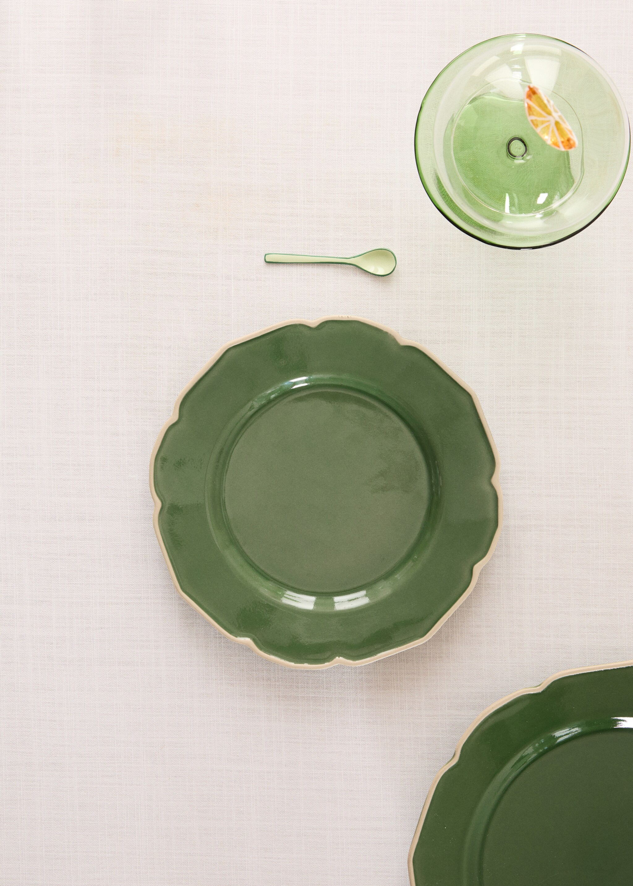 Stoneware dessert plate with wavy design - General plane, Green. Ref: 27021527-00.