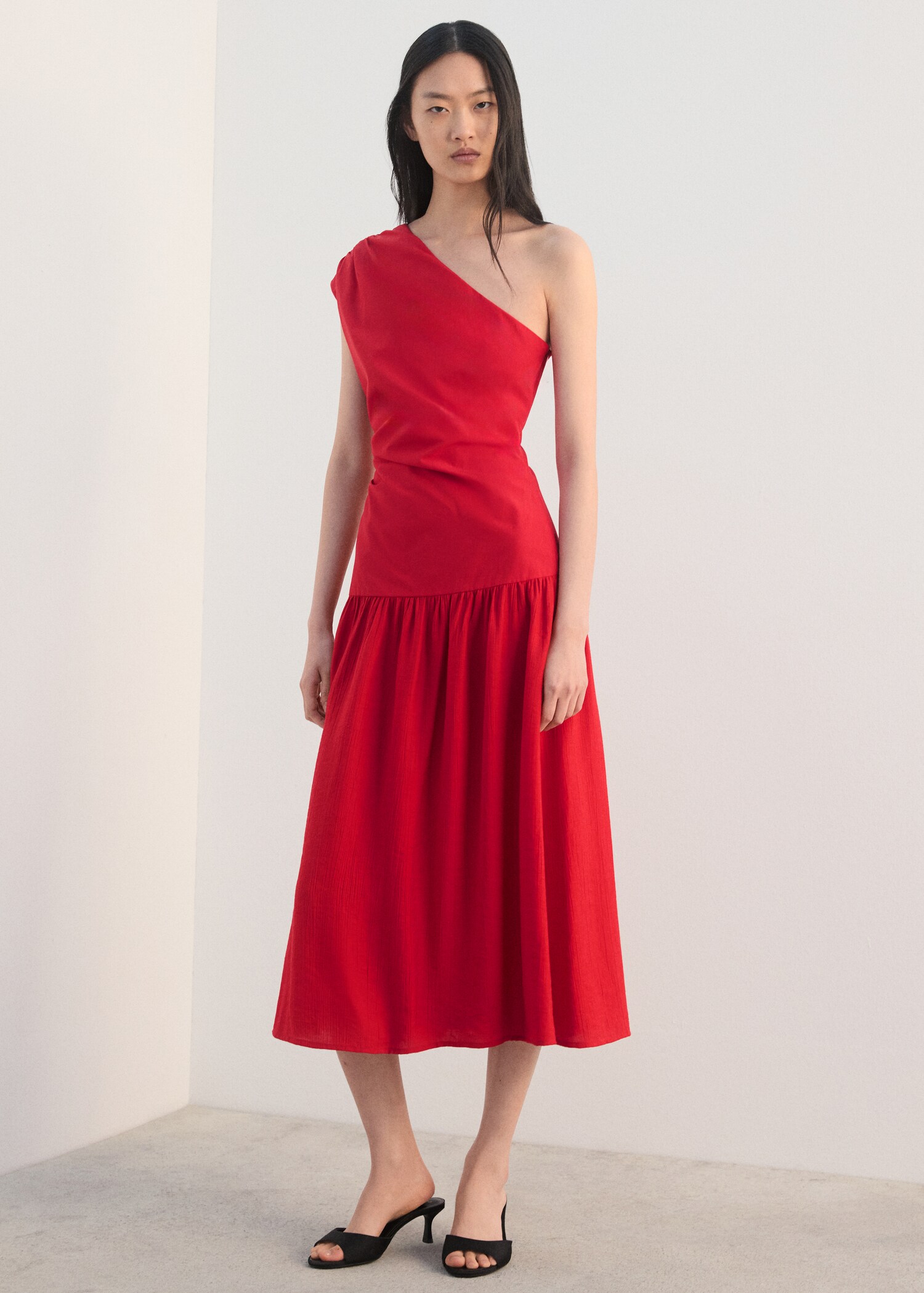 Asymmetrical pleated dress - General plane