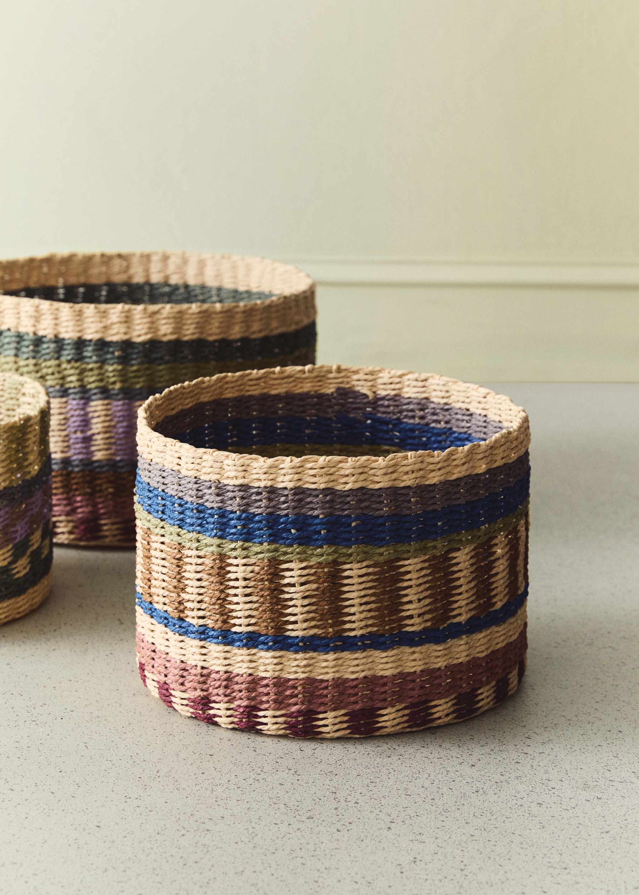 Medium multicoloured patterned circular basket - General plane, Purple. Ref: 27022899-00.