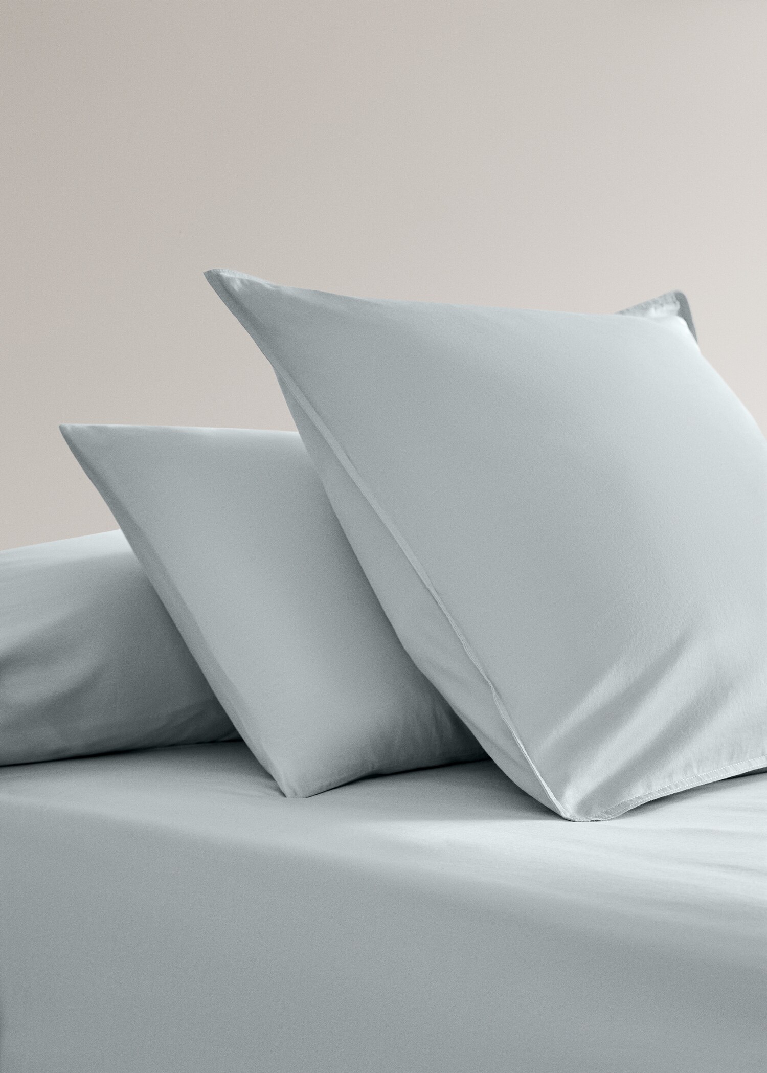 Two satin pillowcases with double topstitching 60x60 cm - General plane