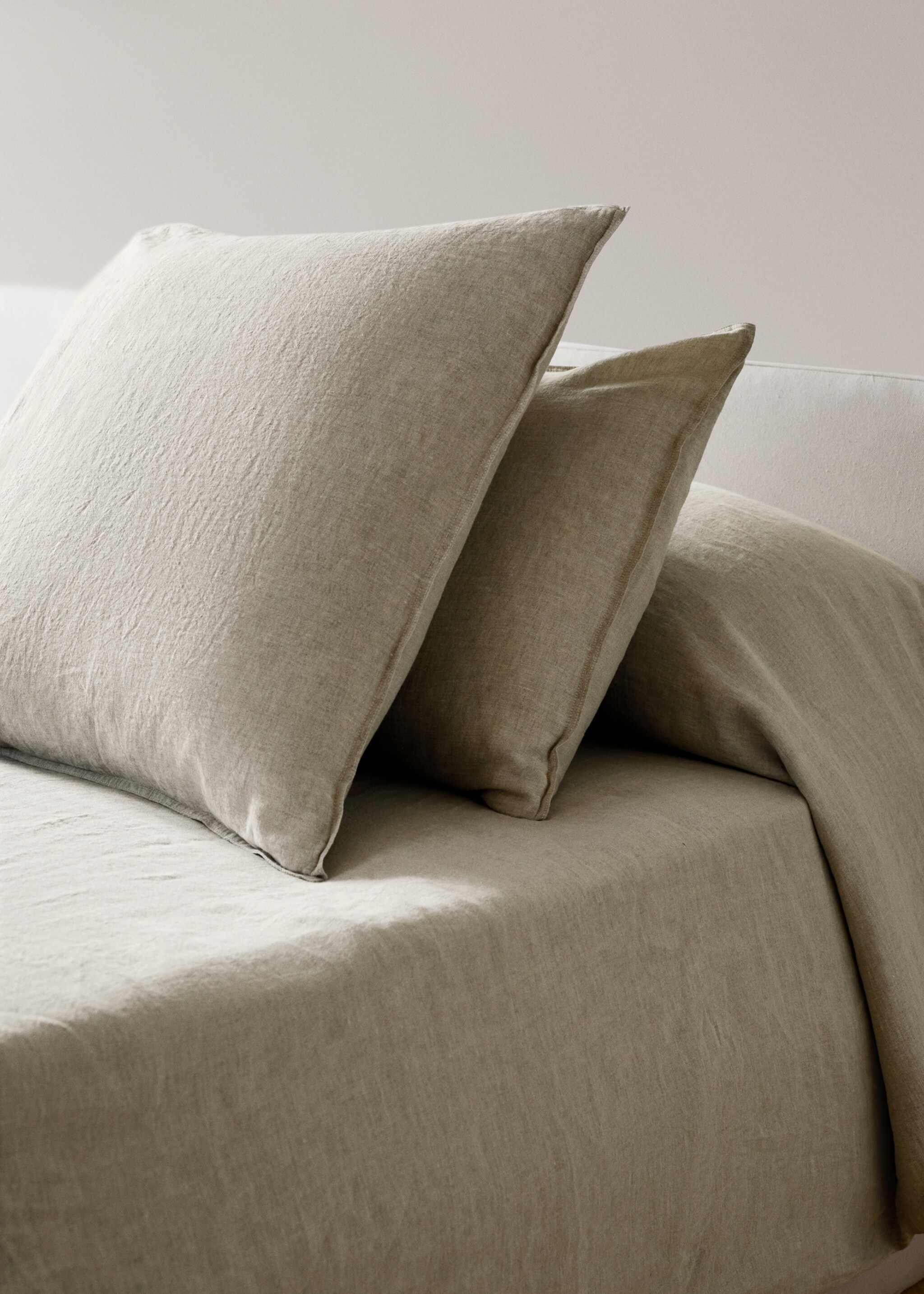 Povlak na polštář z praného lnu 45x110 cm - Celkový náhled, Písková. Ref: 27022931-00.