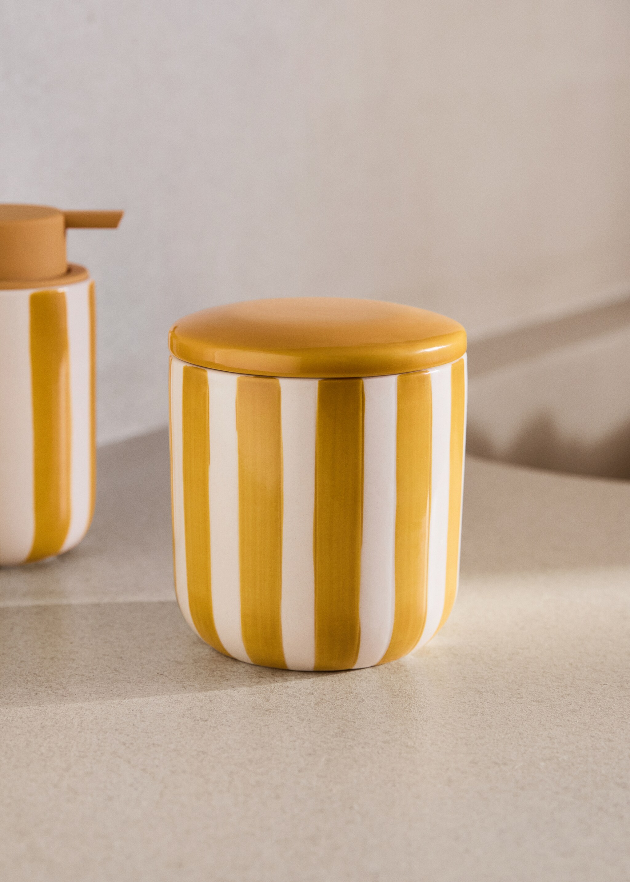 Ceramic bathroom jar with hand-painted stripes - General plane, Mustard. Ref: 27023285-00.