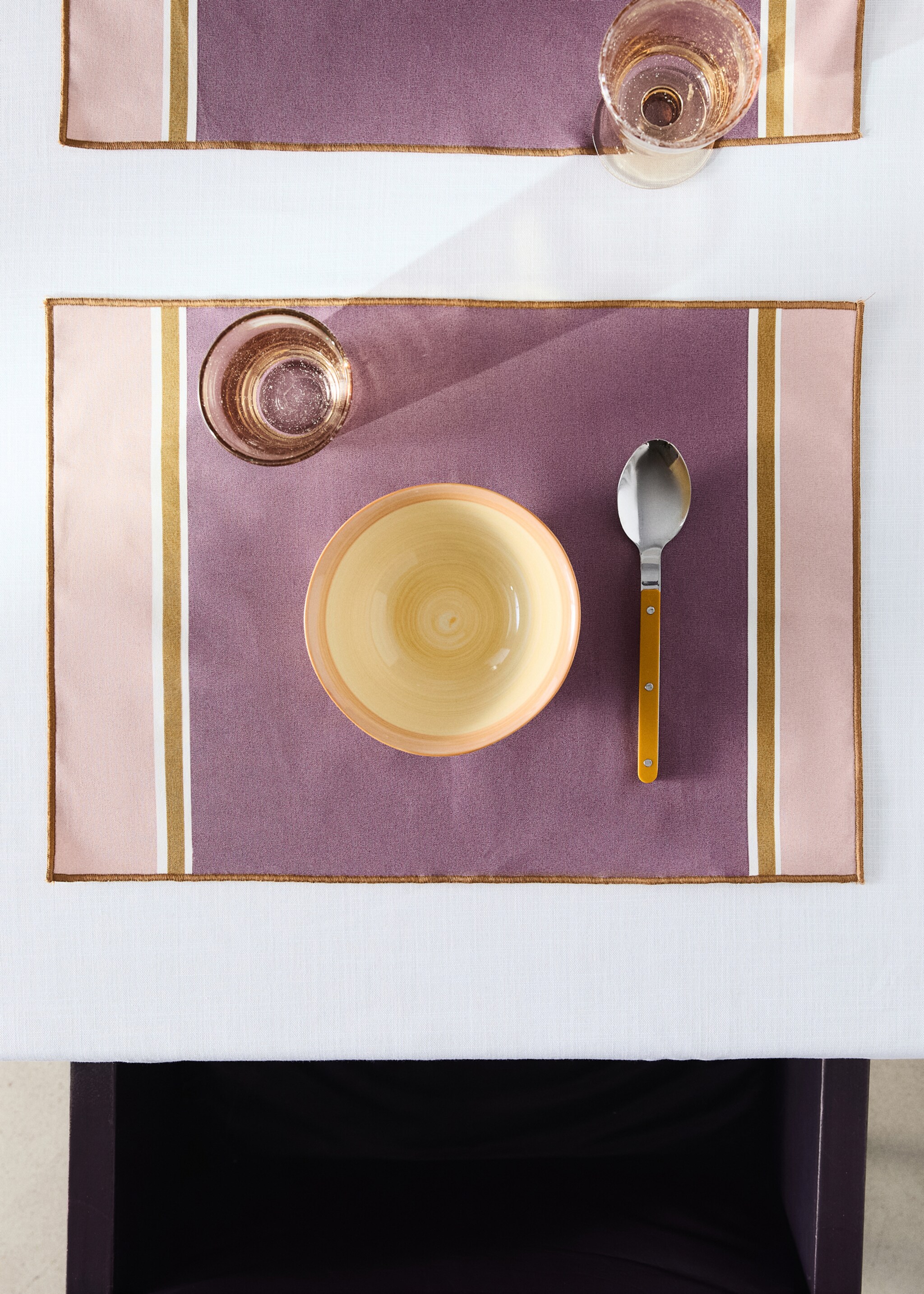 Manteles individuales resinado rayas - Plano general, Rosa. Ref: 27023296-00.