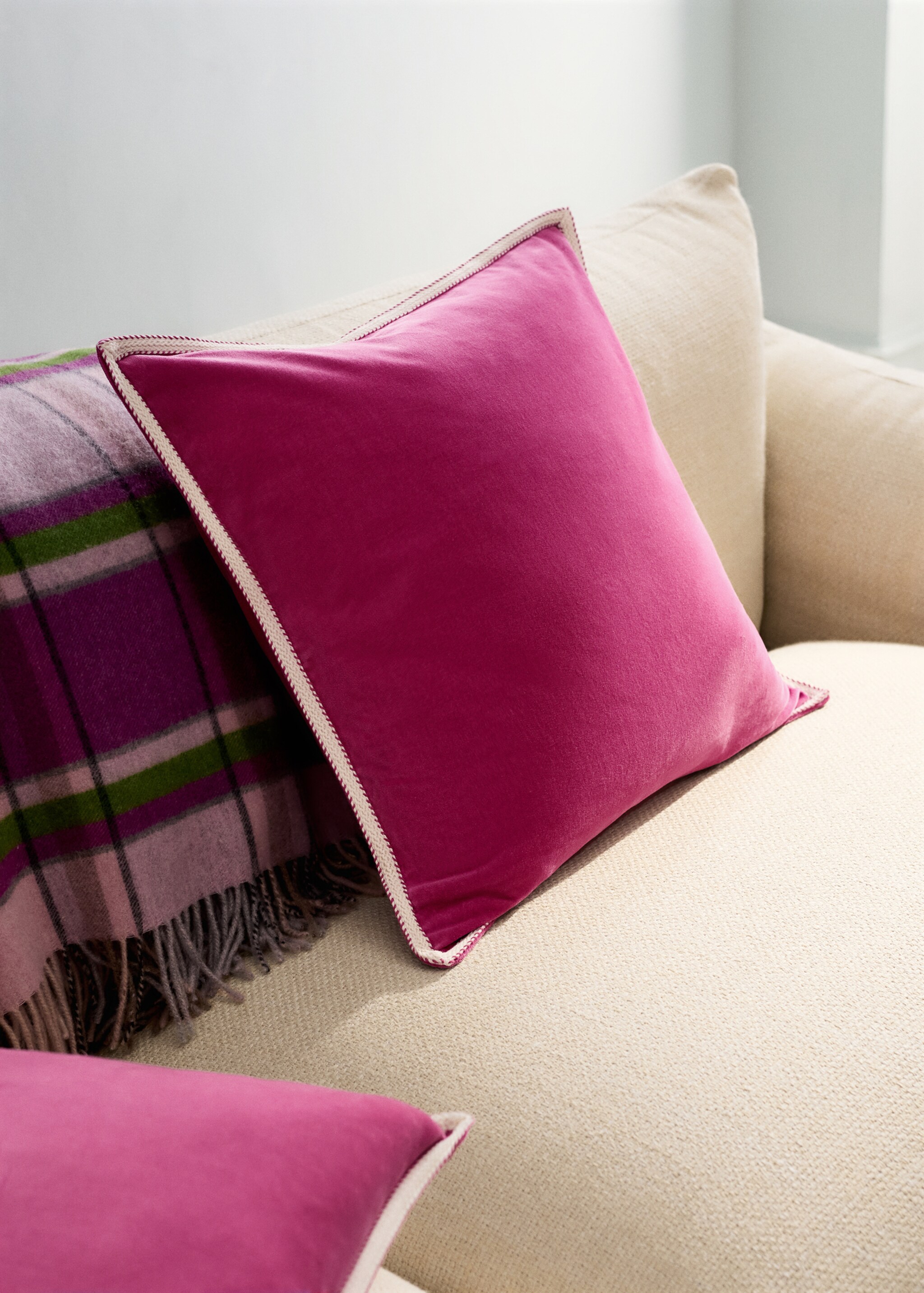 Velvet cushion cover with tape detail 50x50 cm - General plane, Pink. Ref: 27023307-00.