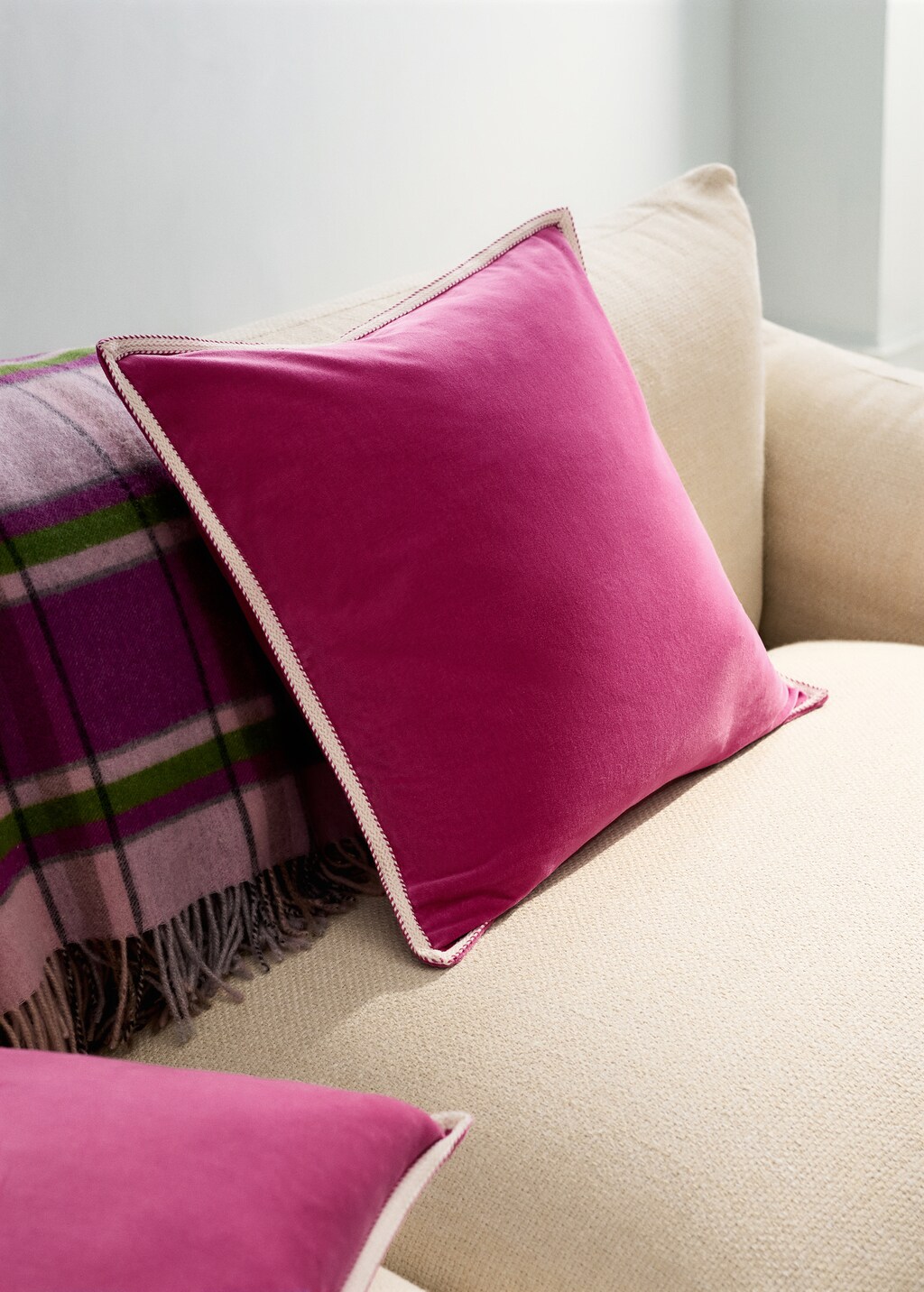 Housse de coussin en velours avec détail bande 50x50 cm