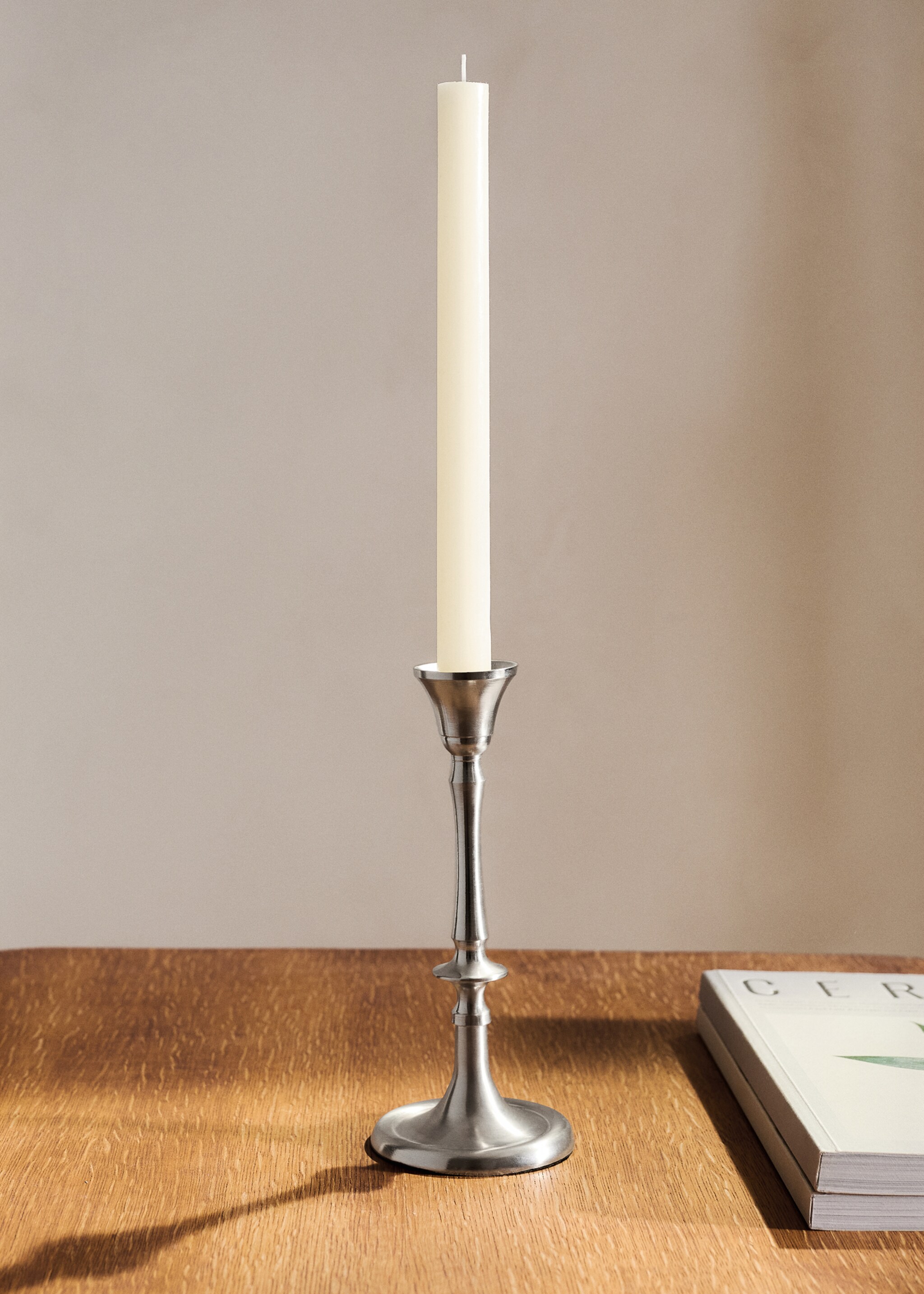 Lage metalen kandelaar - Overzichtstekening, Zilver. Ref: 27023310-00.