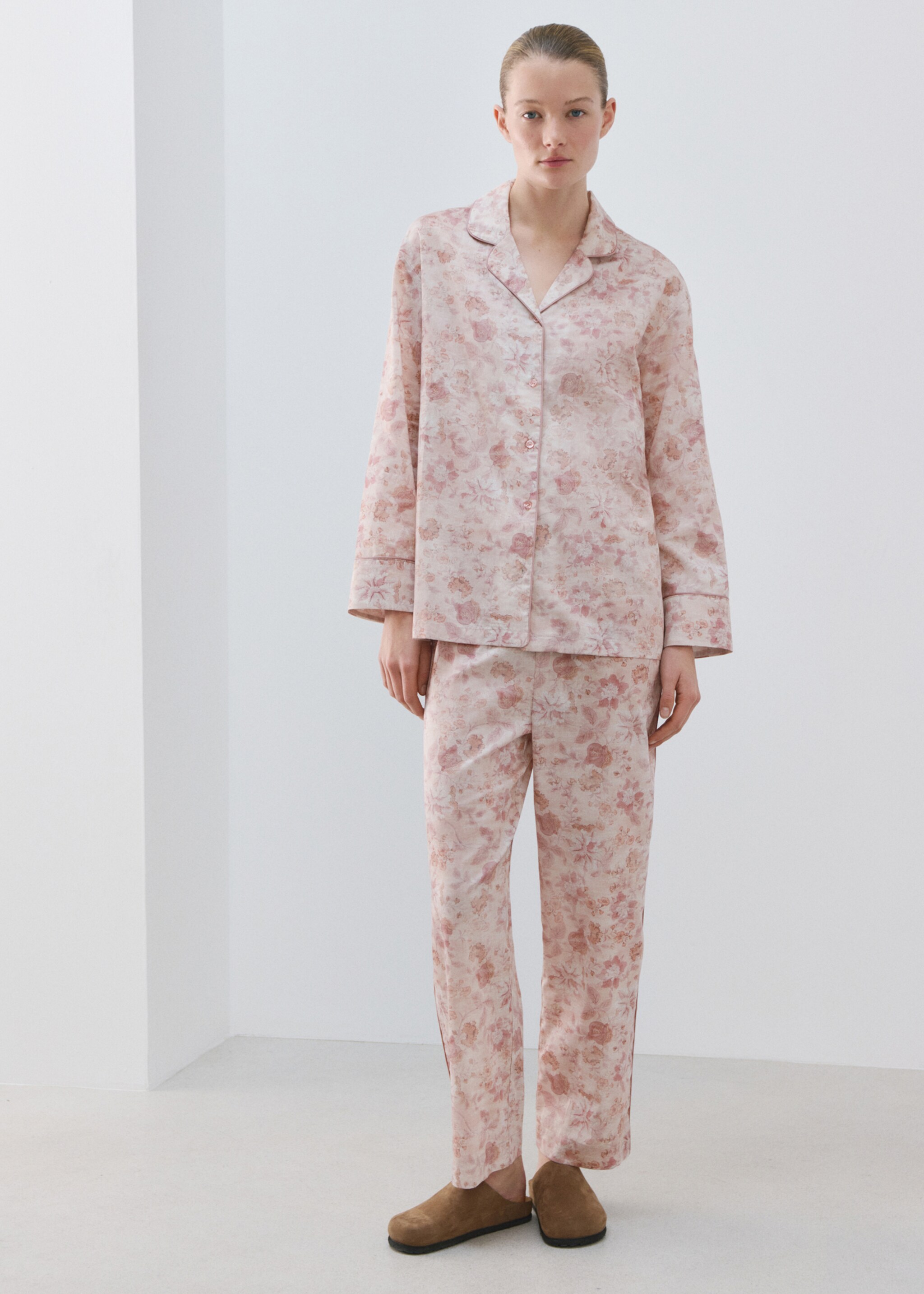 Printed trousers with piping - General plane, Pink. Ref: 27023324-00.