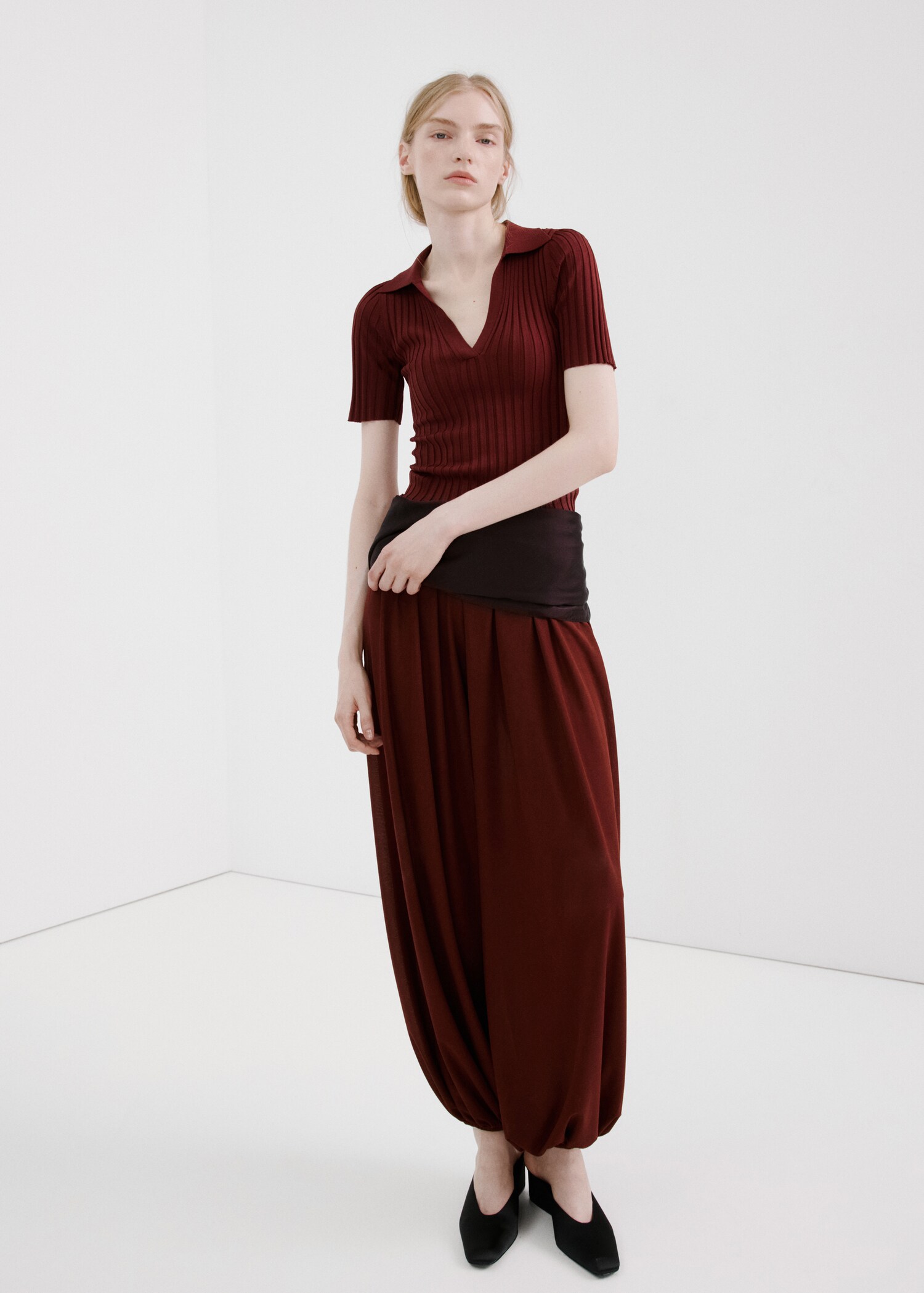 V-neck knit sweater - General plane