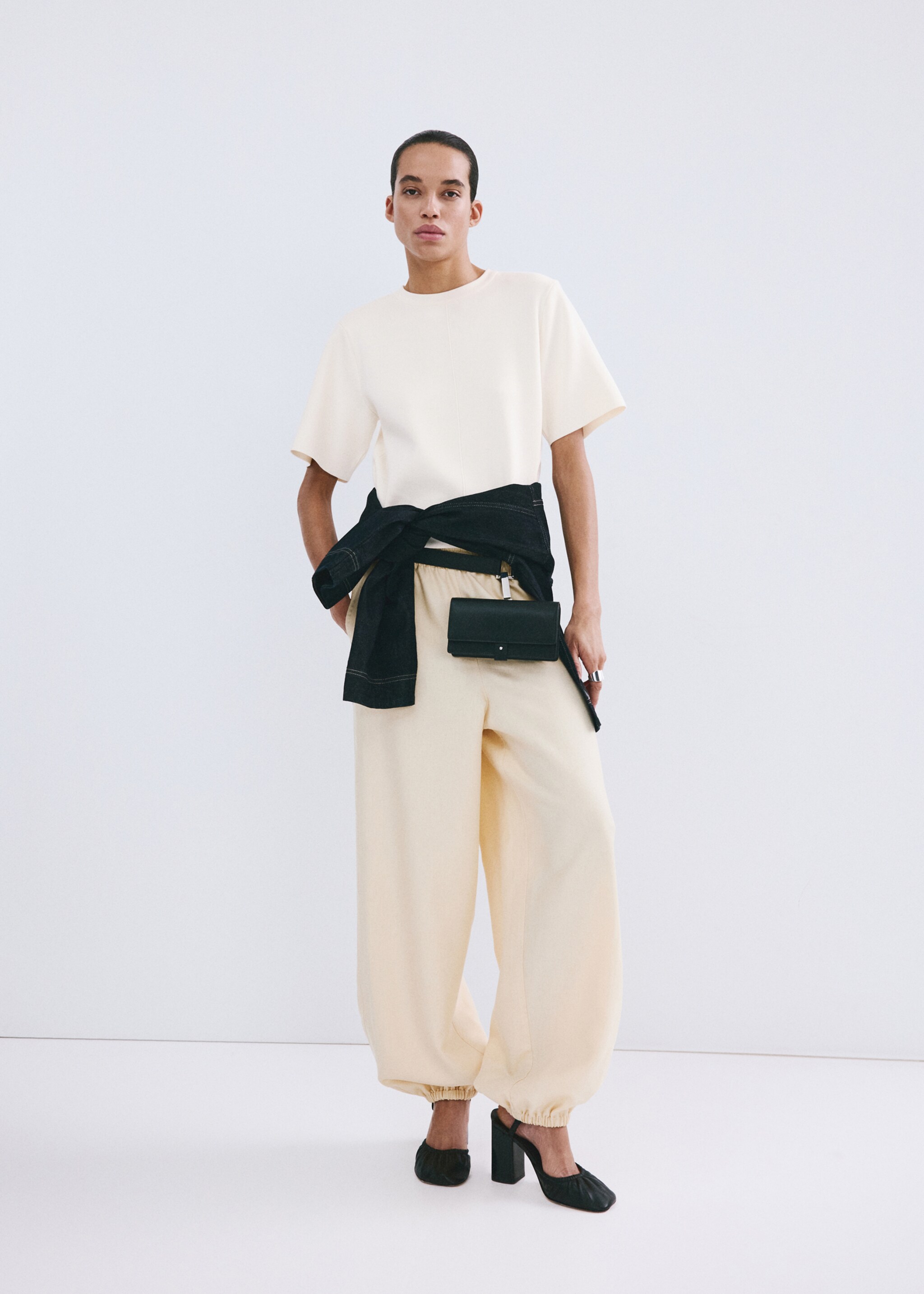 Short-sleeved knitted sweater - General plane, Off White. Ref: 27025841-00.