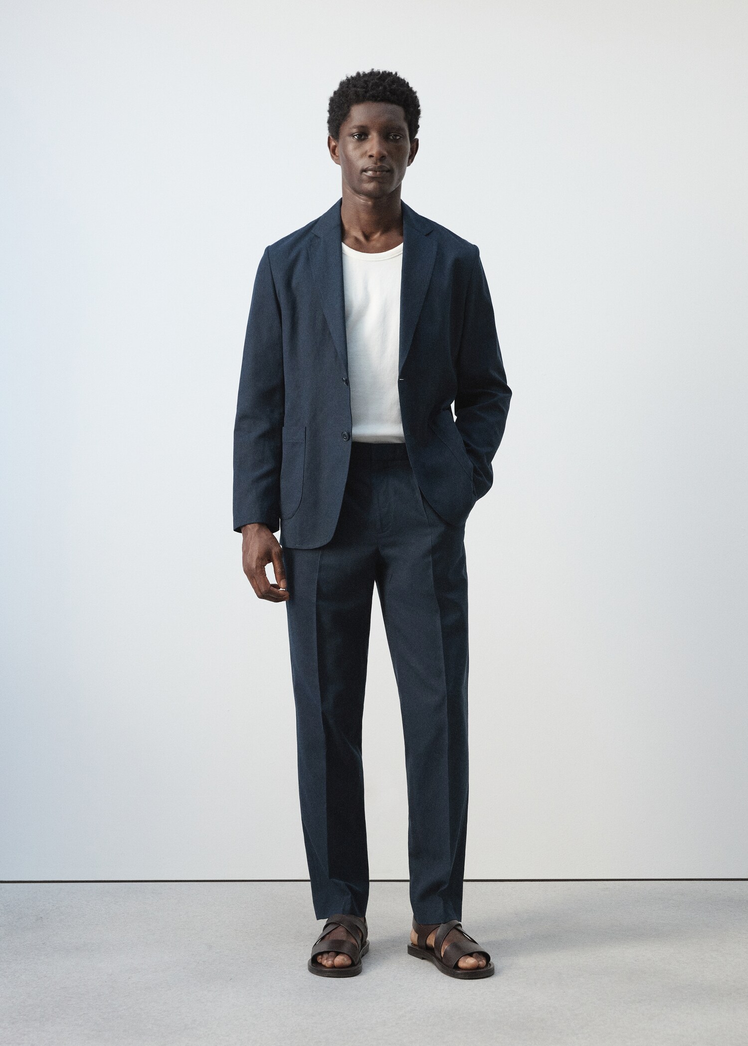 Blazer de costume slim-fit lin et lyocell - Plan général