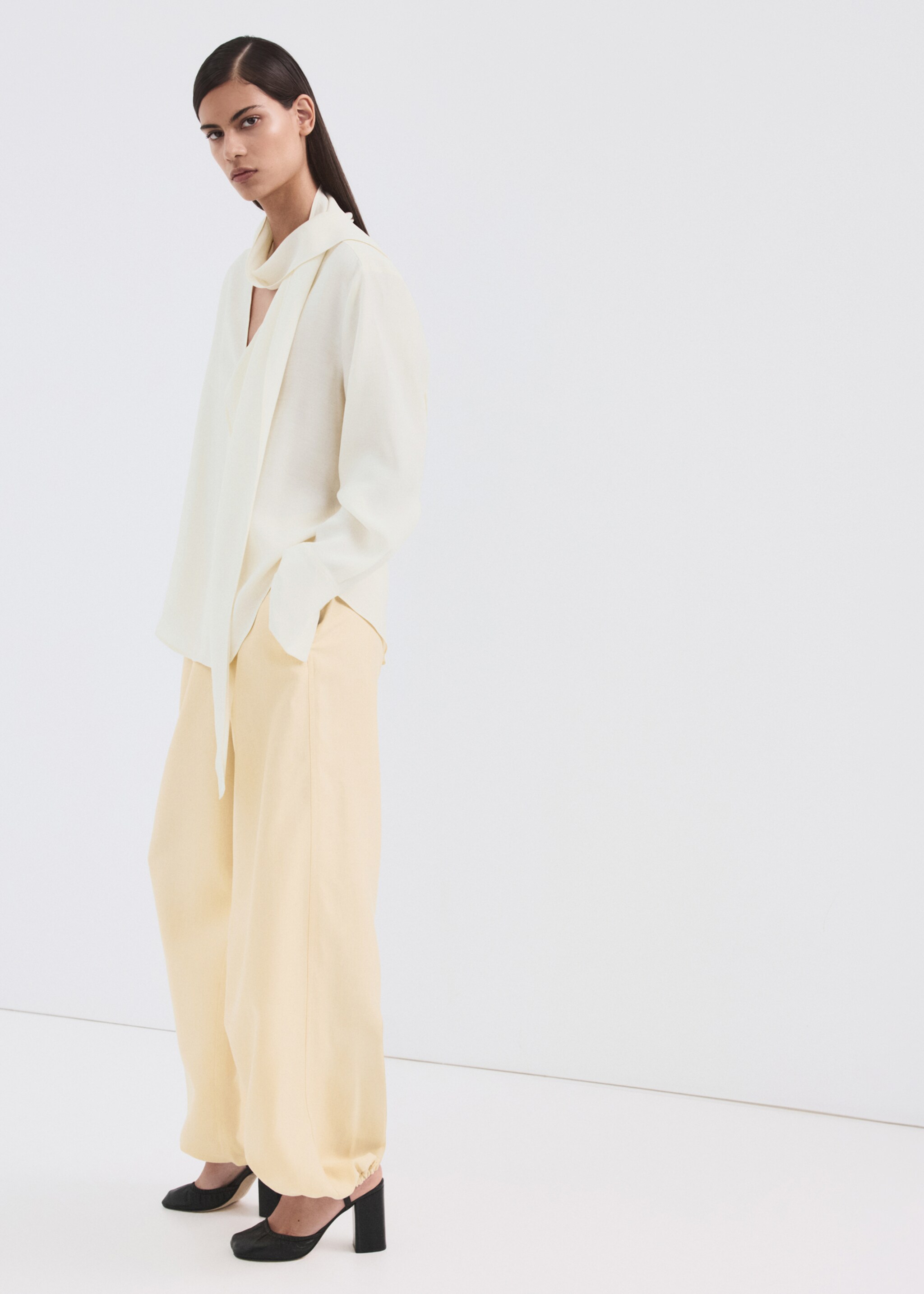 Balloon trousers with elastic waist - General plane, Ecru. Ref: 27025961-00.