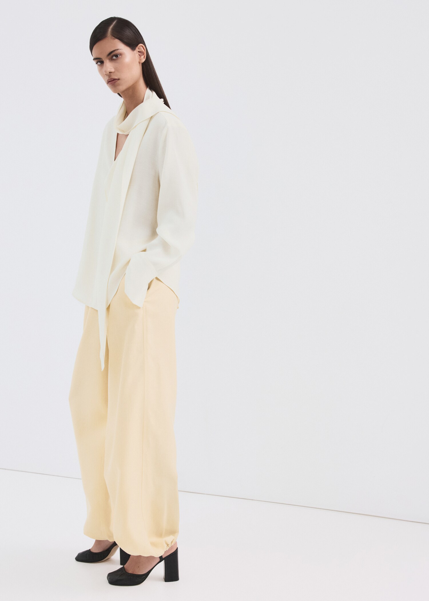 Balloon trousers with elastic waist - General plane