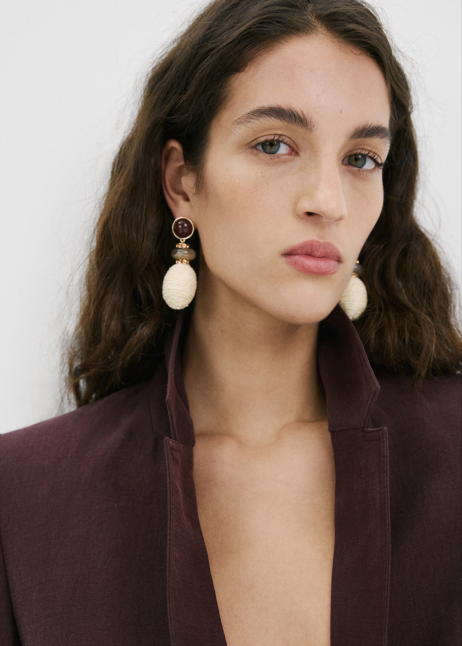 Natural fibre hanging earrings - General plane