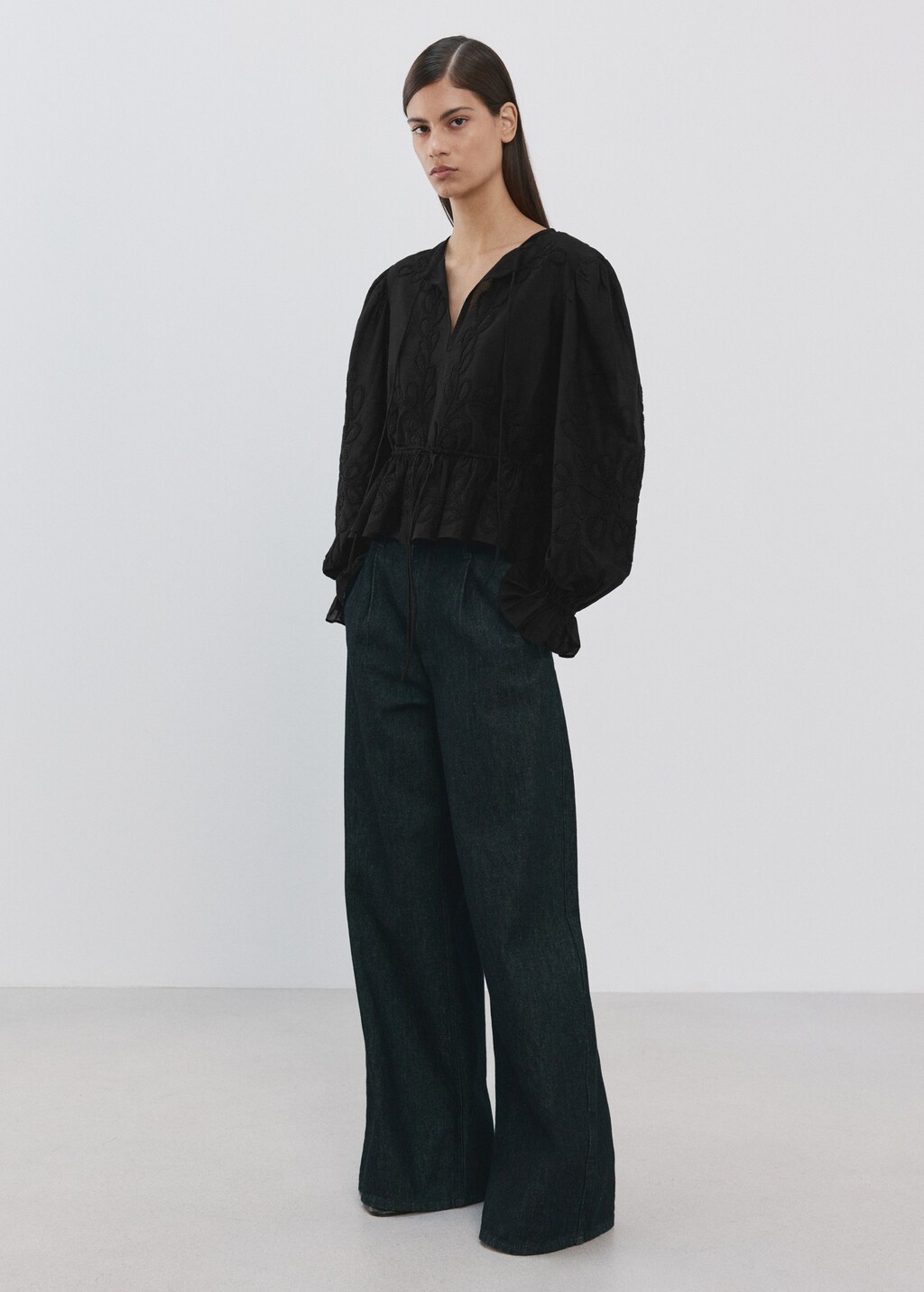 Cotton blouse with floral embroidery