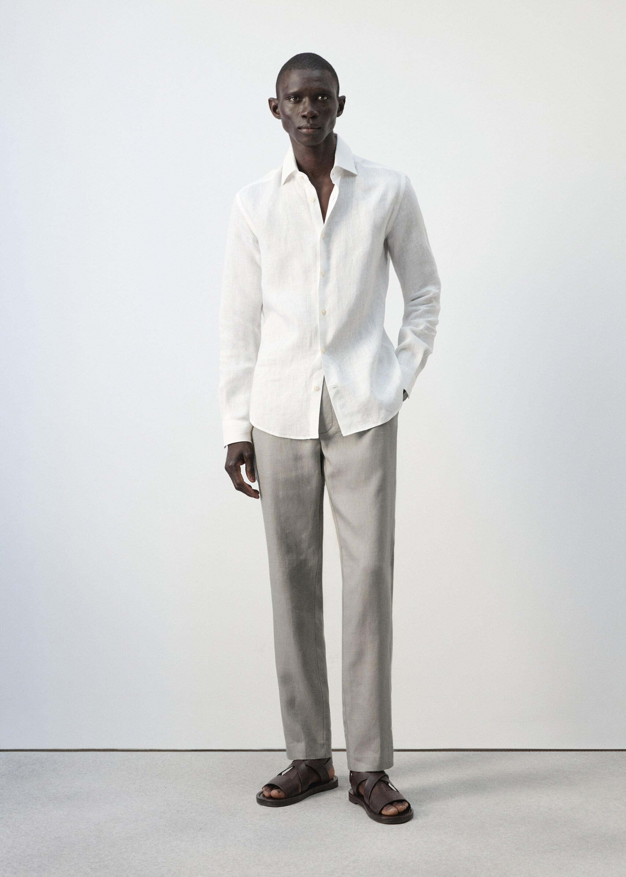 Pantalon 100 % lin slim fit - Plan général, Gris chiné clair. Ref: 27026711-00.