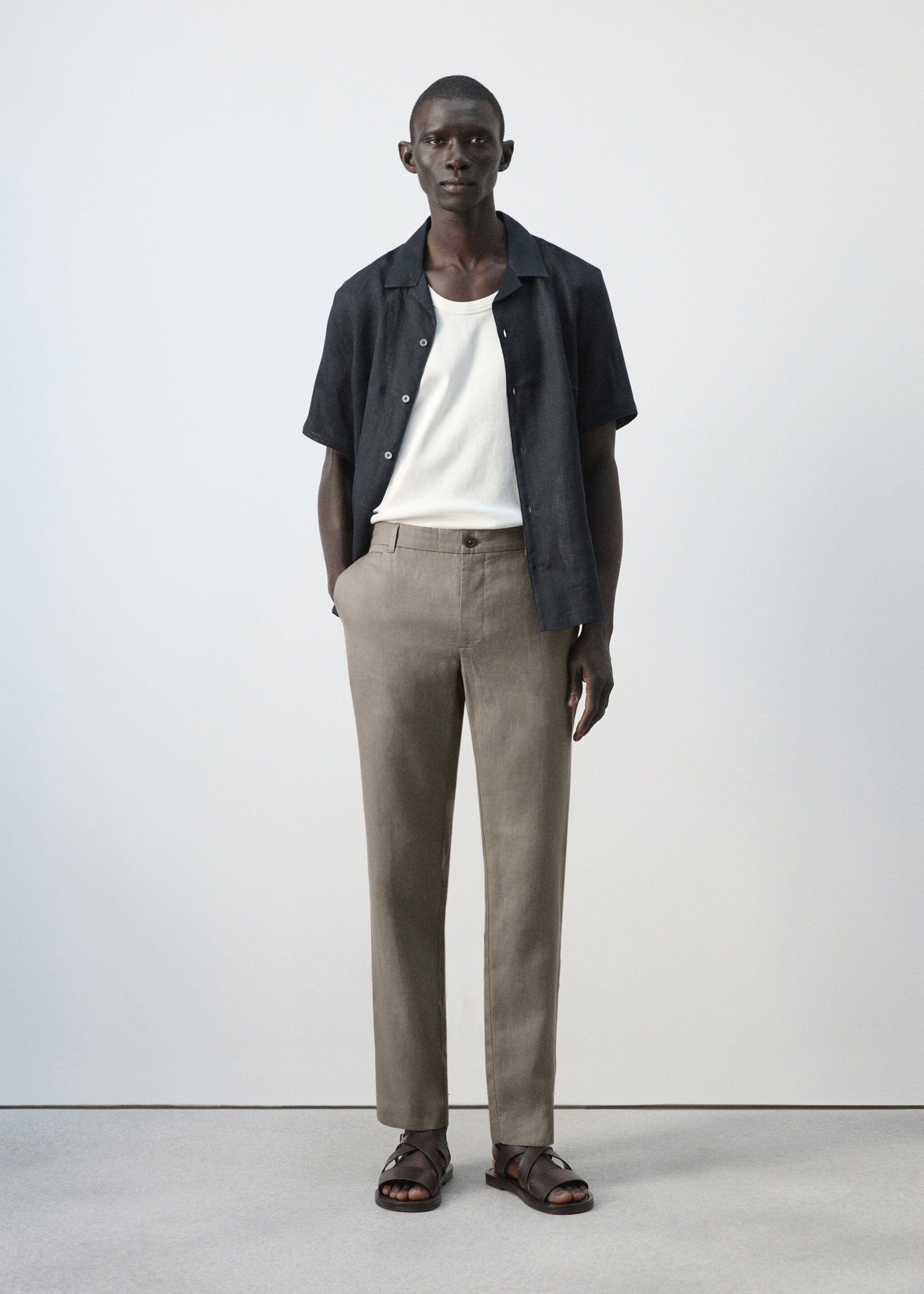 Pantalon 100 % lin slim fit - Plan général, Gris vison. Ref: 27026711-00.