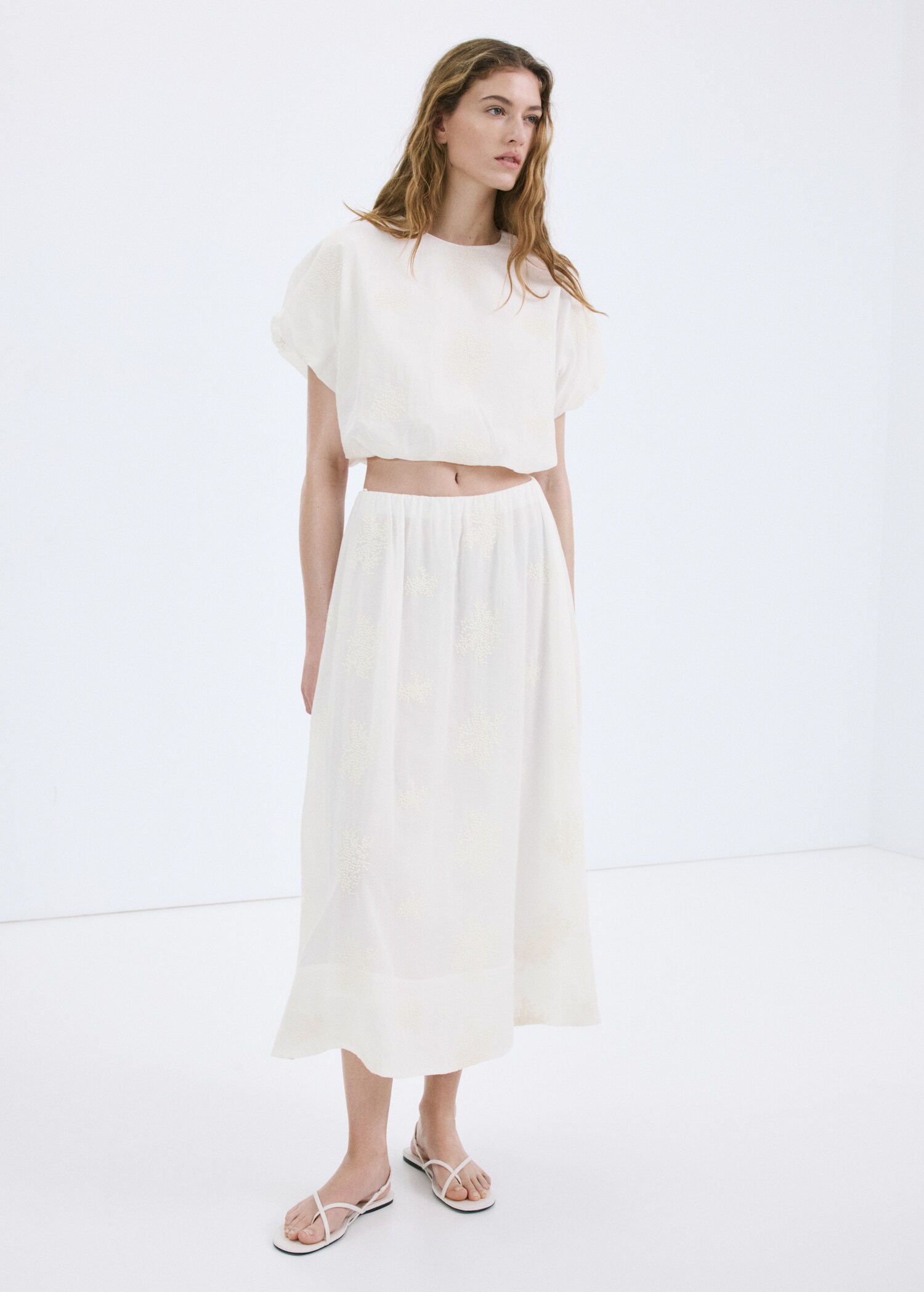 بلوزة قطنية بتفاصيل مطرزة - رؤية عامة