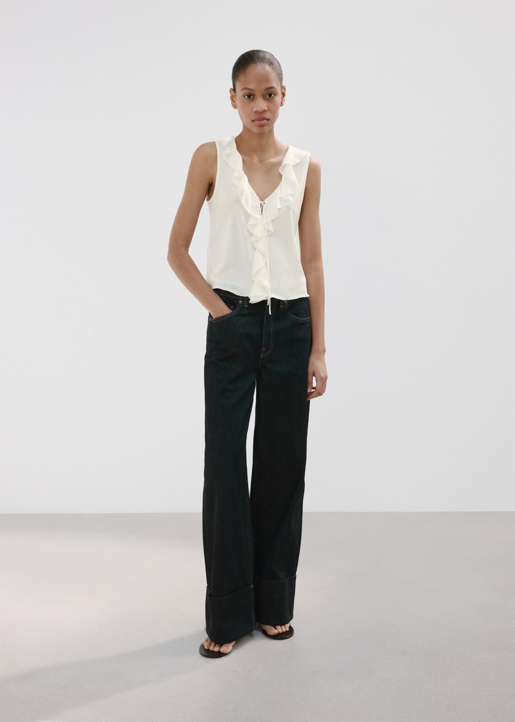 Ruffled V-neck top - General plane, Off White. Ref: 27027157-00.