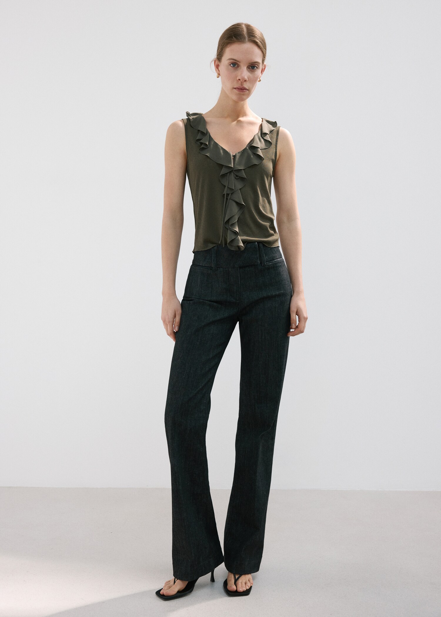 Ruffled V-neck top - General plane