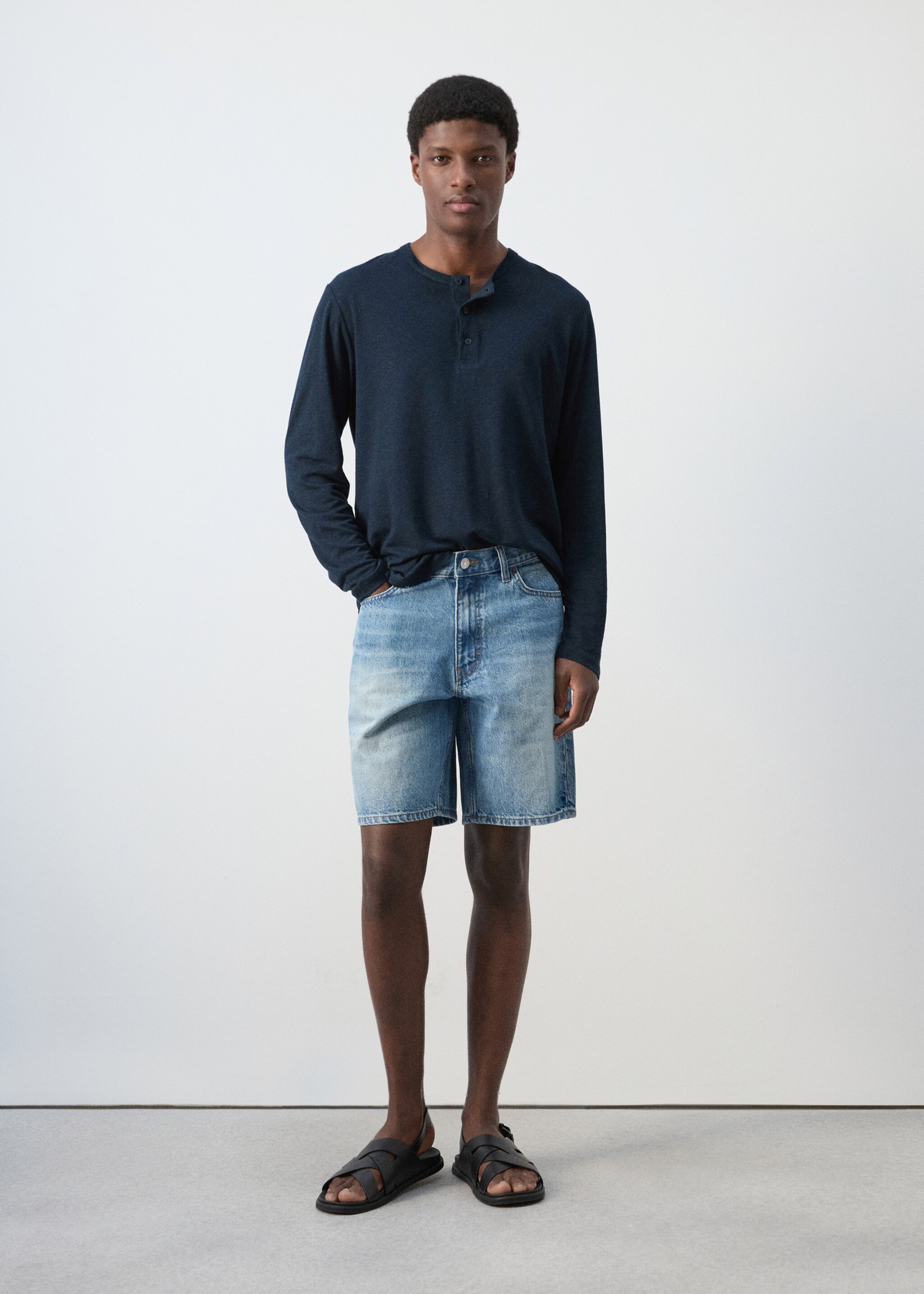 Gerade Jeans-Bermudashorts - Allgemeine Ansicht, Mittelblau. Ref: 27027900-00.