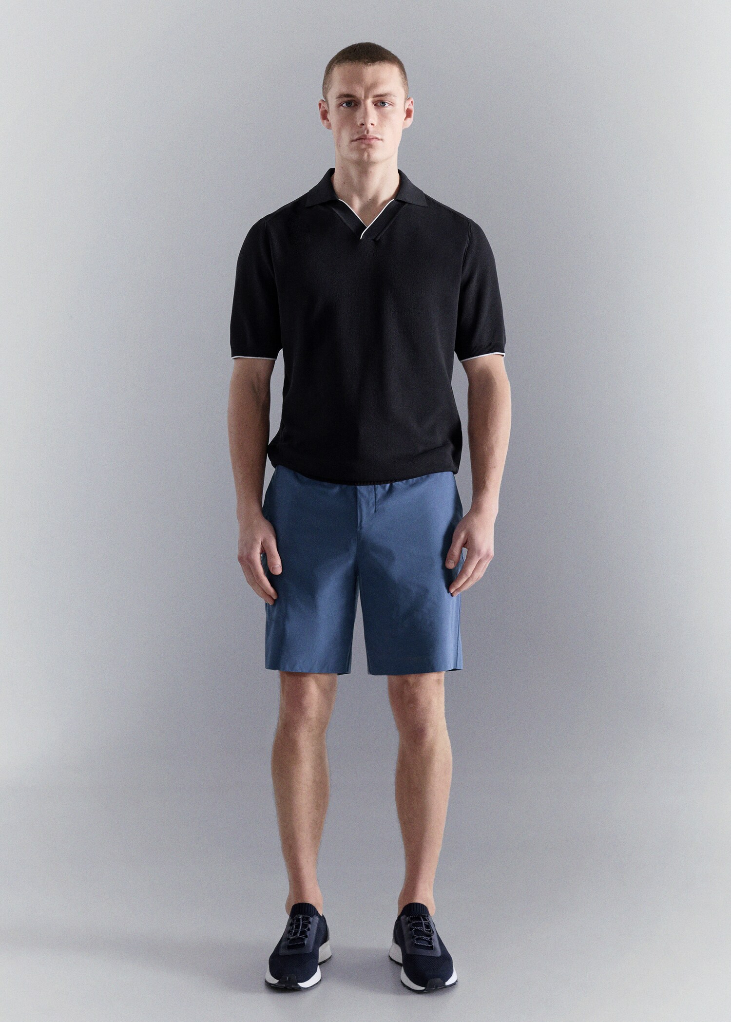 Contrasting knitted polo shirt - General plane