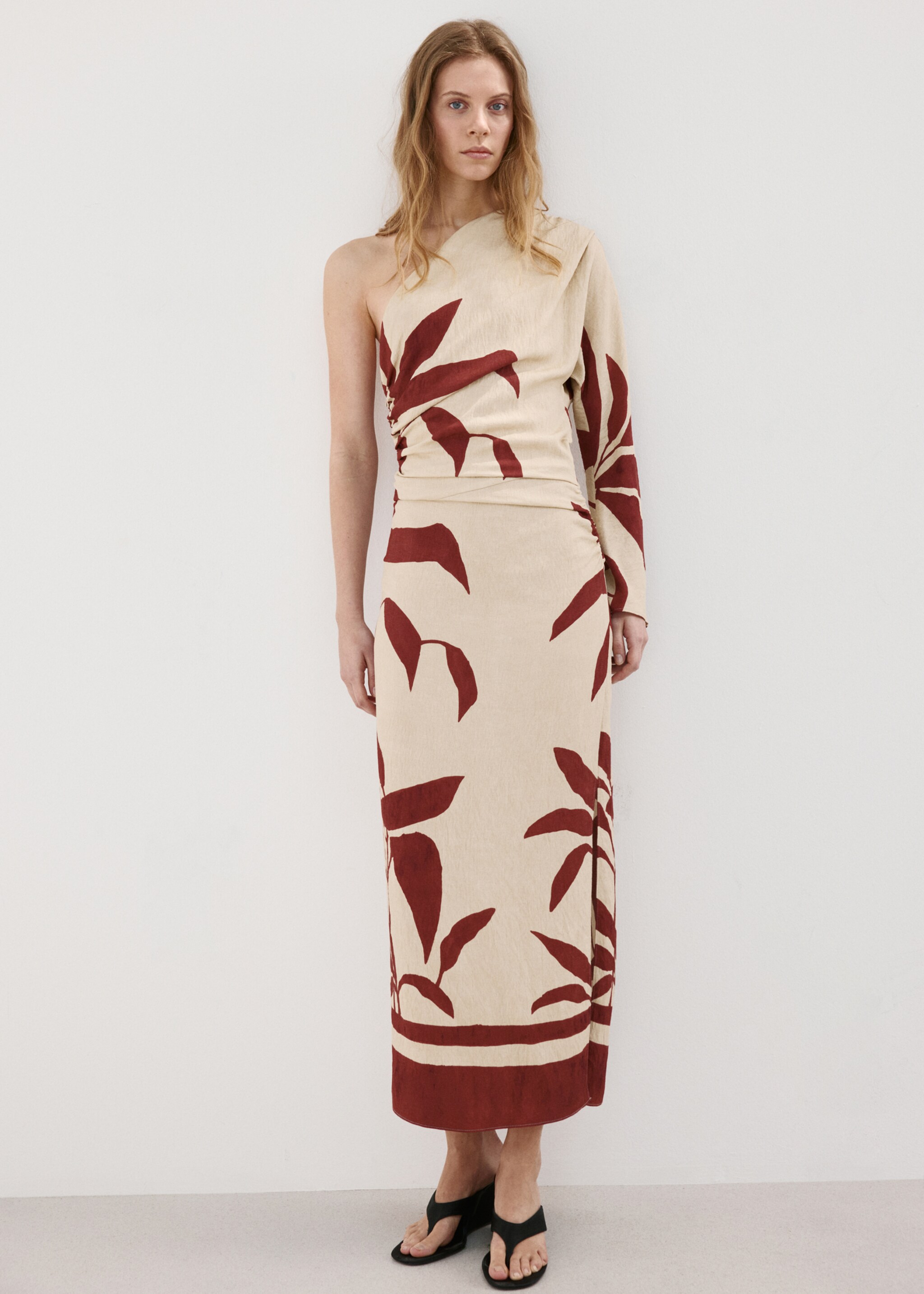 Asymmetrical dress with gathered body - General plane, Beige. Ref: 27027945-00.