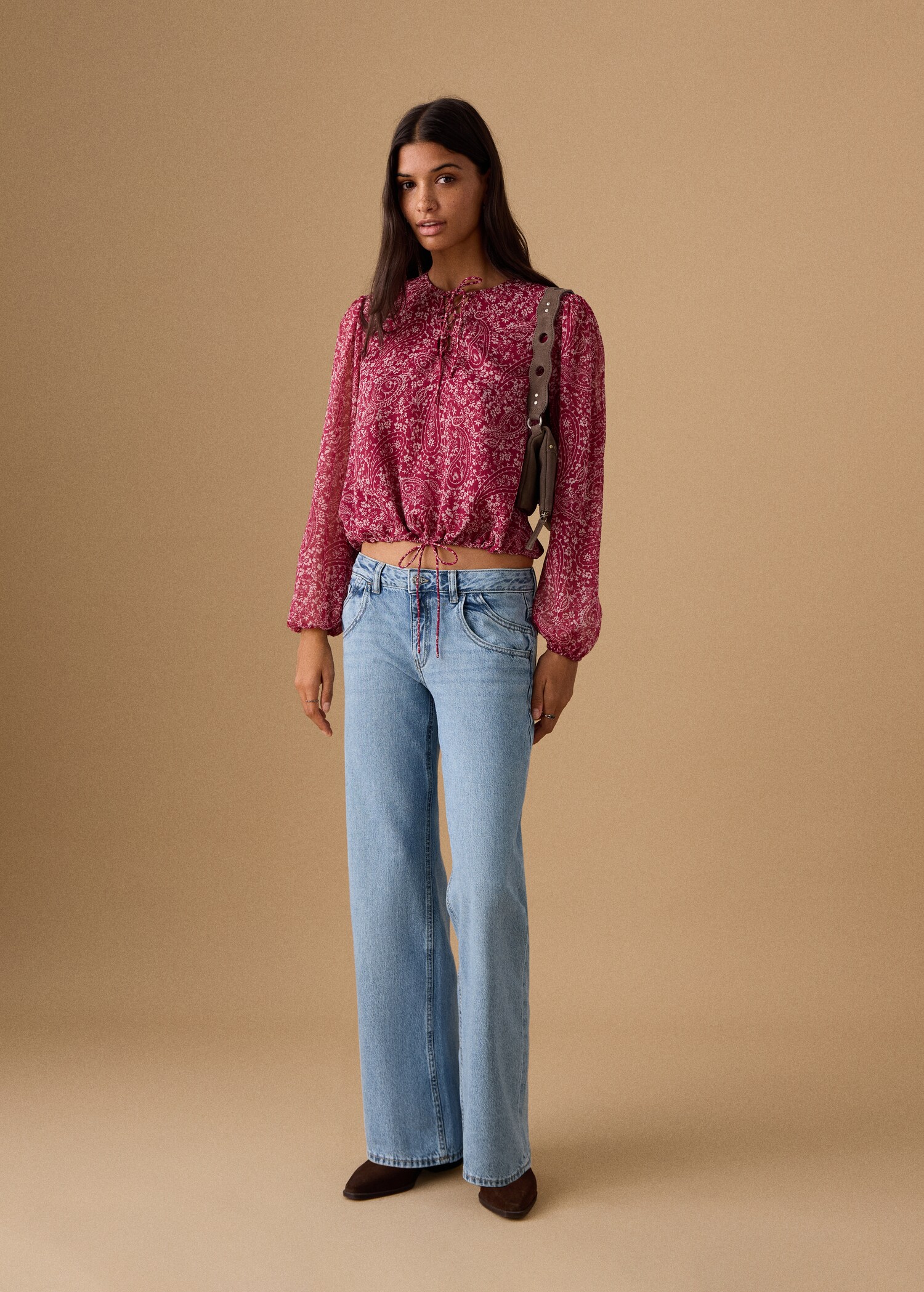 Low-waist straight-leg jeans - General plane