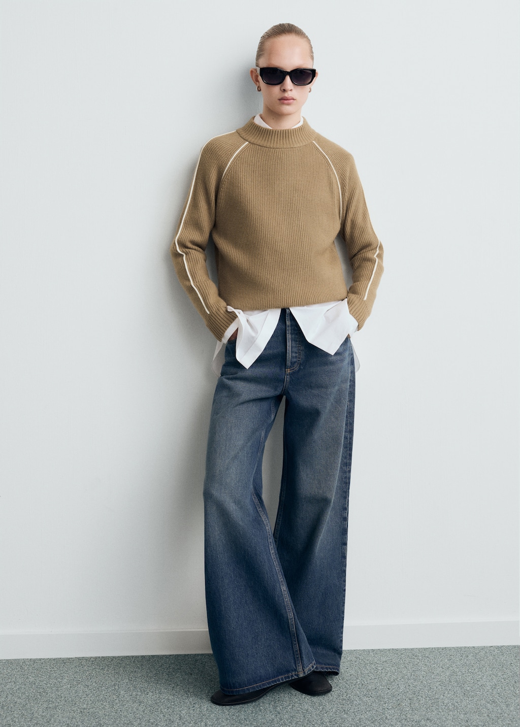 Sweater with contrasting stripes and perkins collar