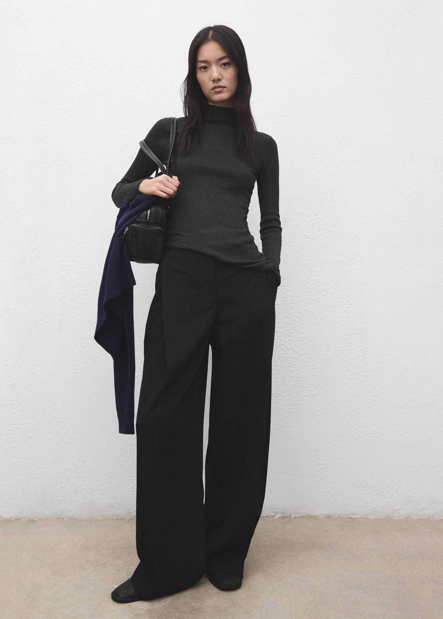 Sweater with asymmetrical turtleneck - General plane