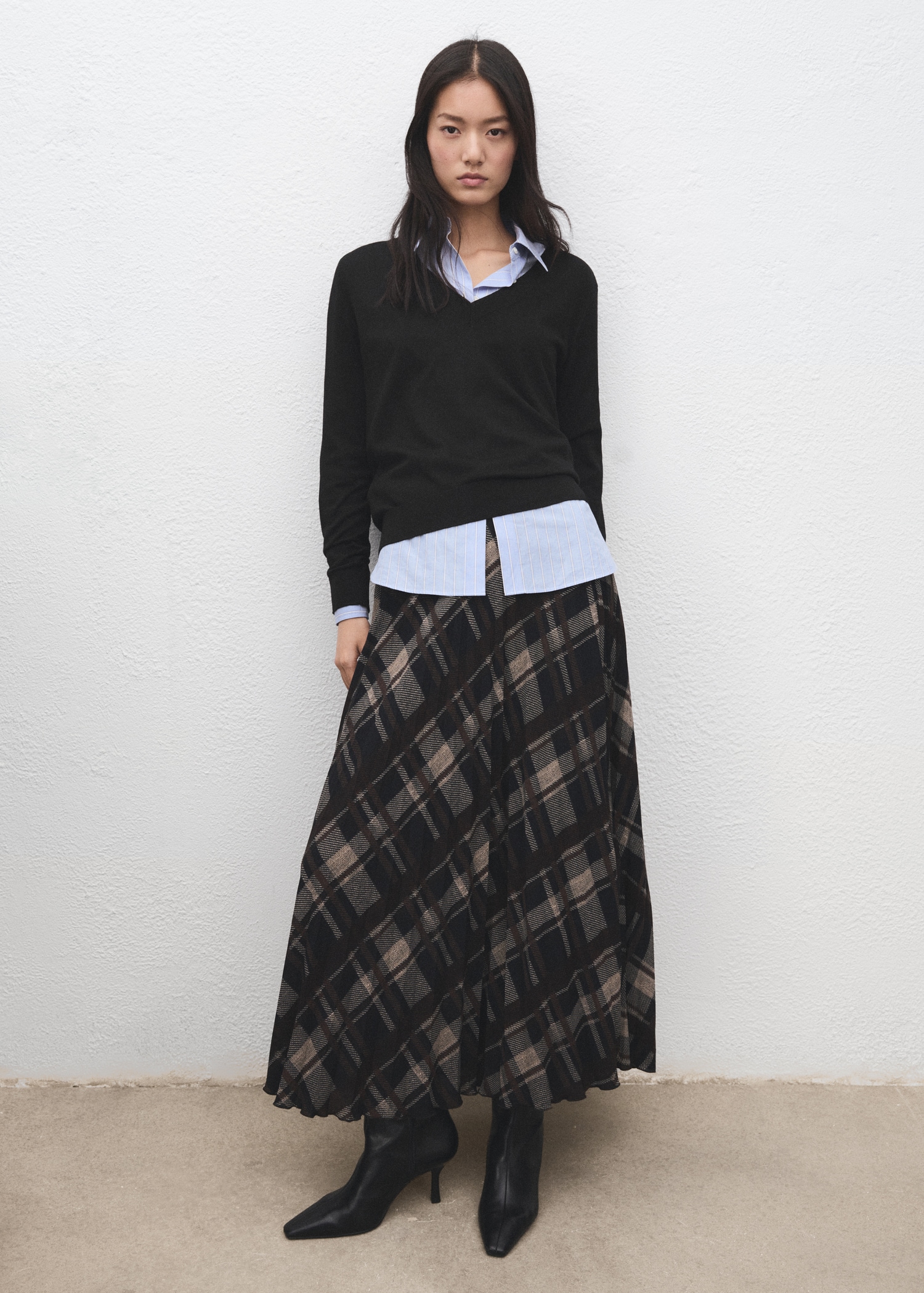 V-neck knit sweater - General plane