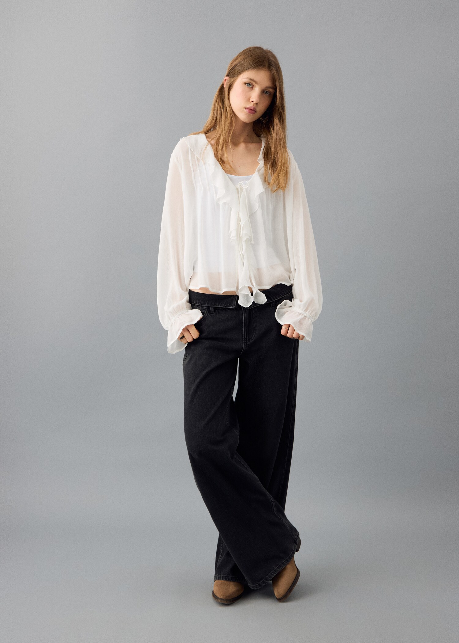 Fluid ruffled blouse - General plane