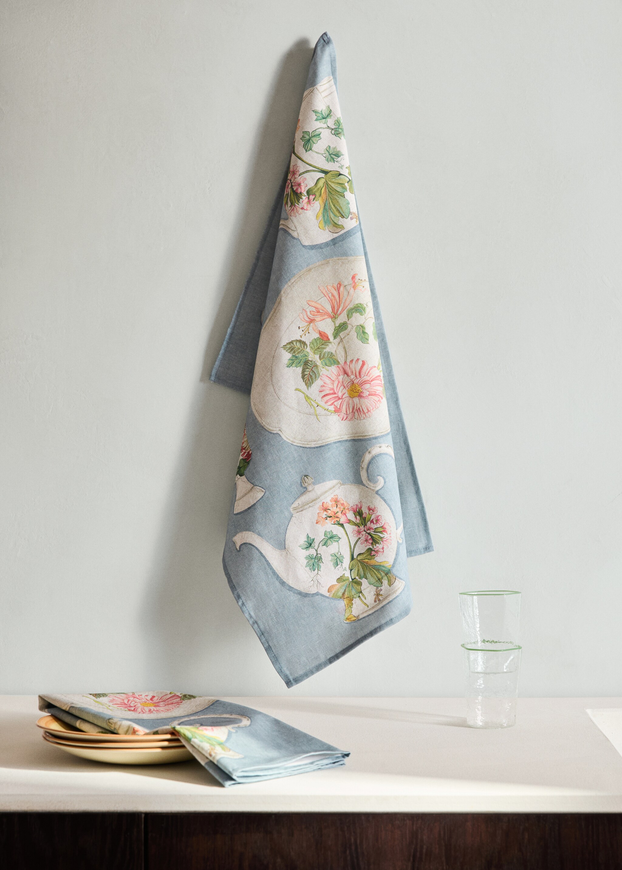 Küchentücher mit Vintage-Porzellanmotiven - Allgemeine Ansicht, Blau. Ref: 27031343-00.