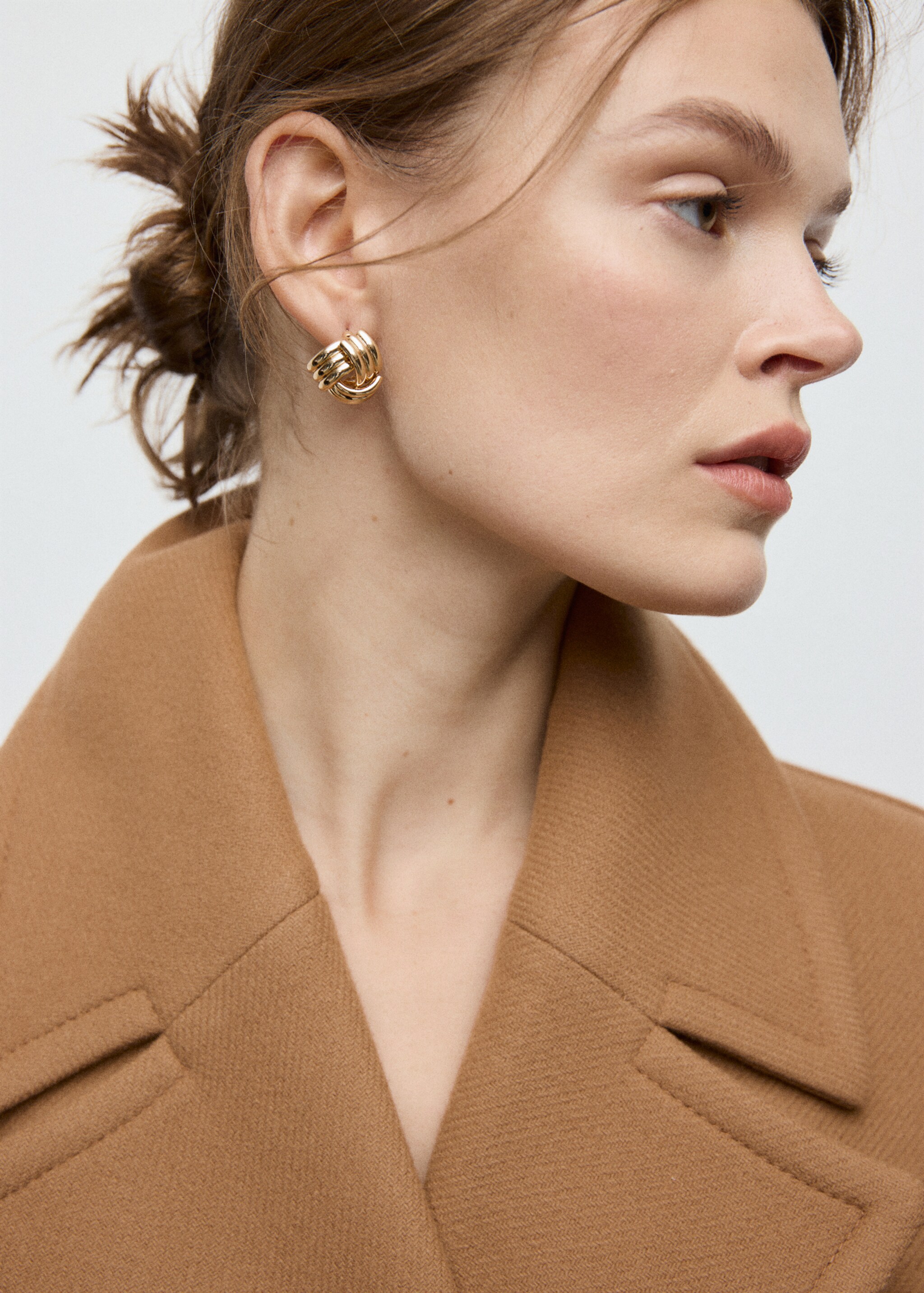 Intertwined knot earrings - General plane, Gold. Ref: 27031347-00.