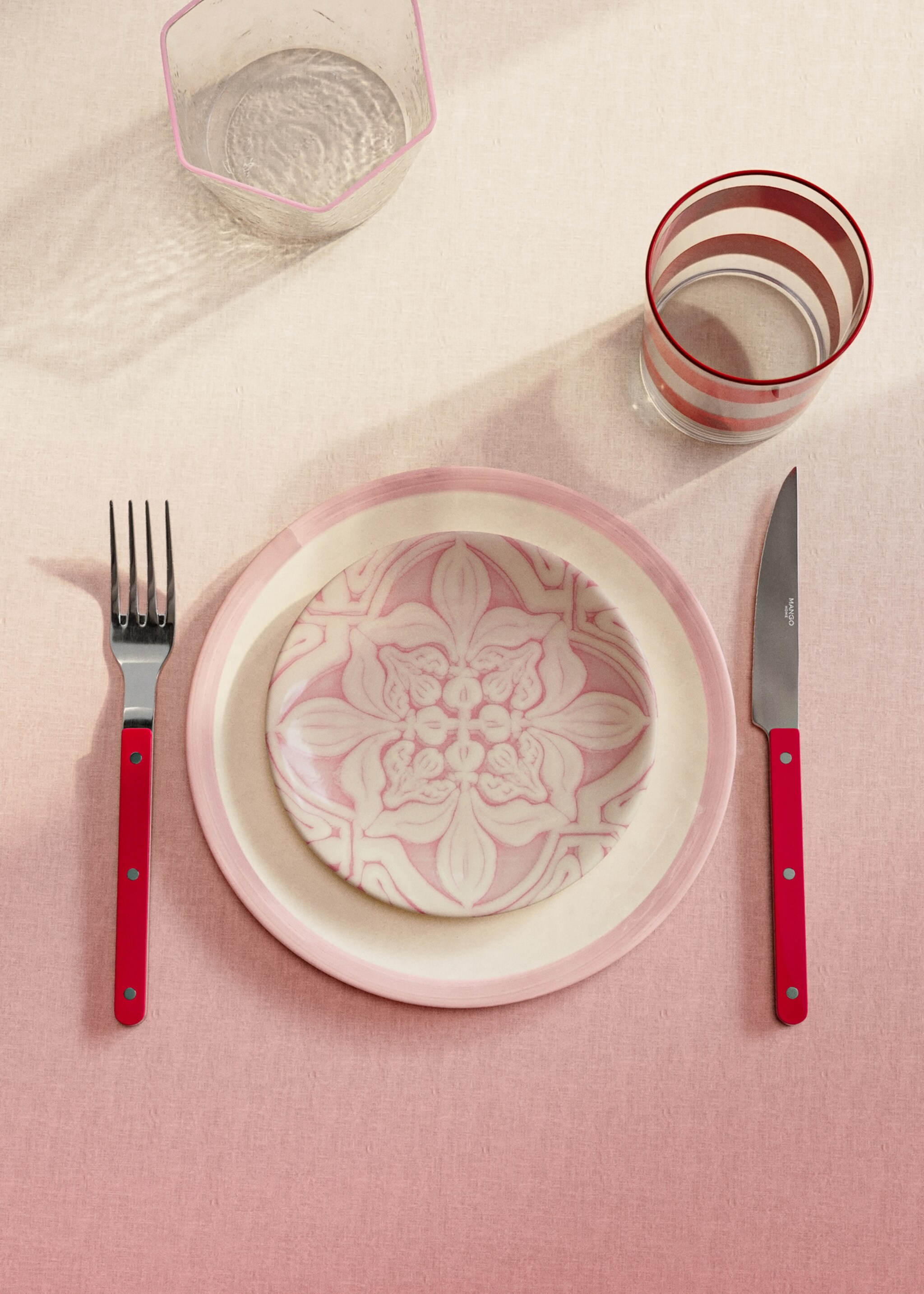 Blumenteller aus Steingut - Allgemeine Ansicht, Pastellrosa. Ref: 27031524-00.