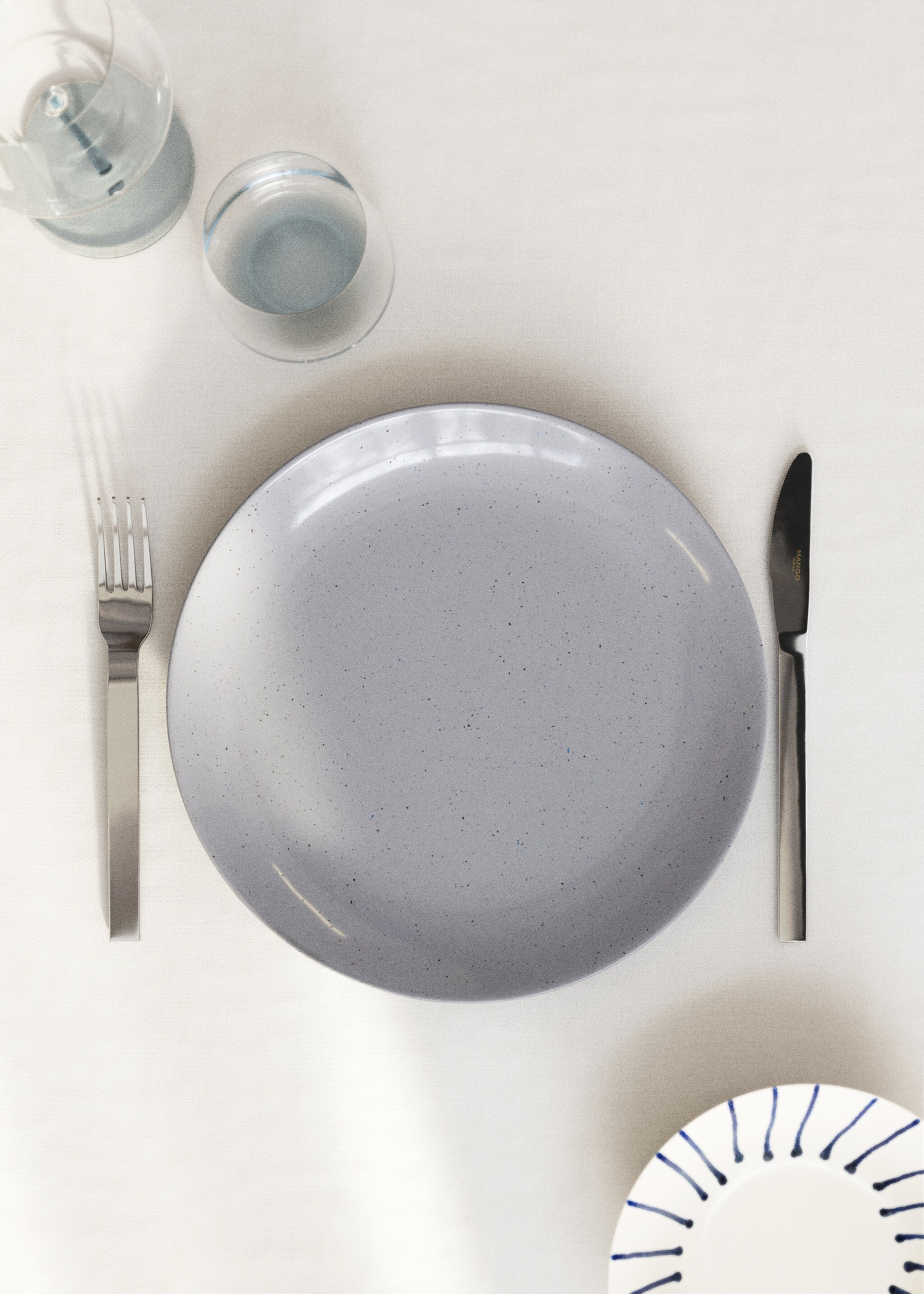 Stoneware dinner plate with spots - General plane, Blue. Ref: 27031526-00.