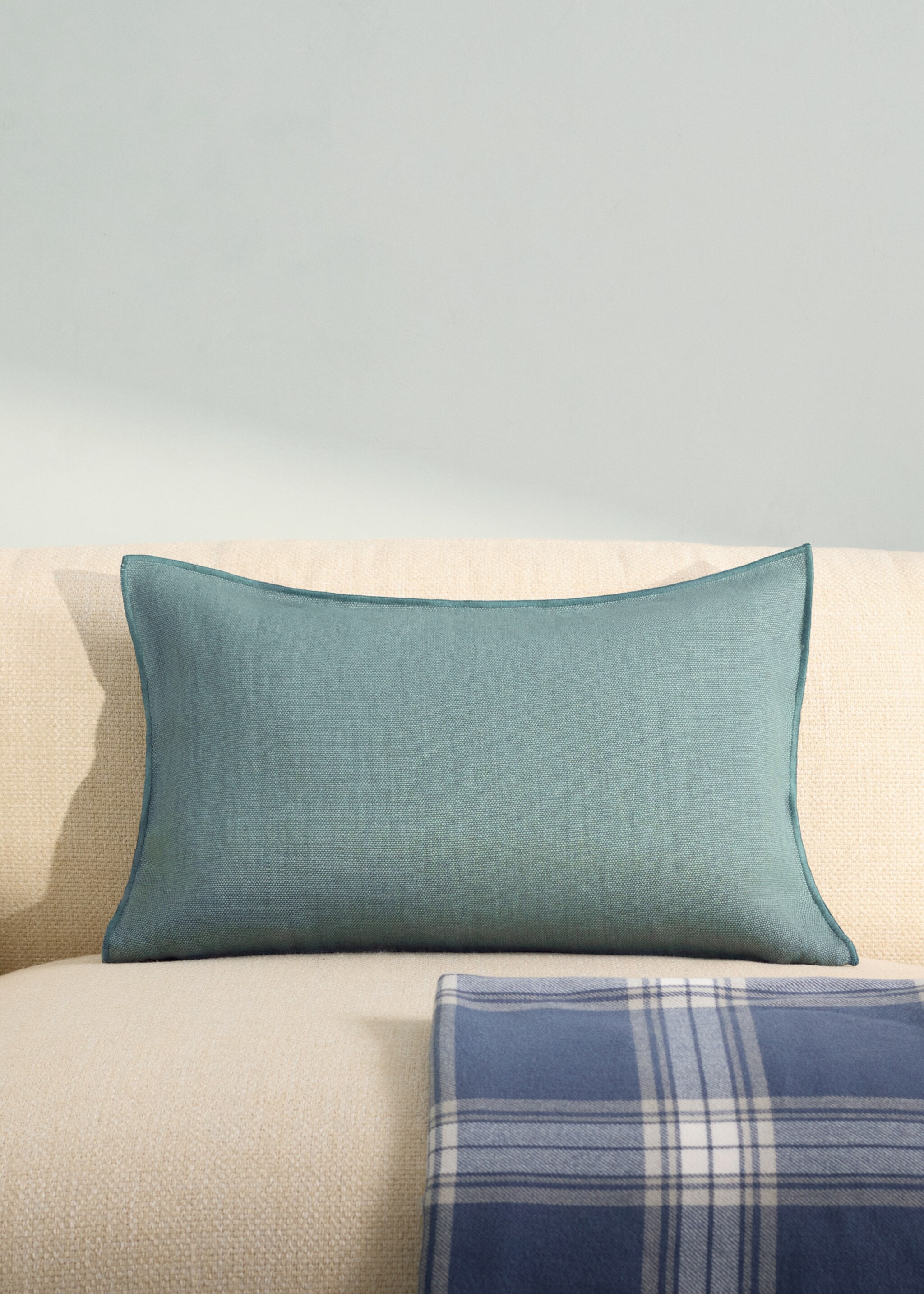 100% heavy linen cushion cover with overlock 40x60 cm - General plane, Aqua Green. Ref: 27031527-00.
