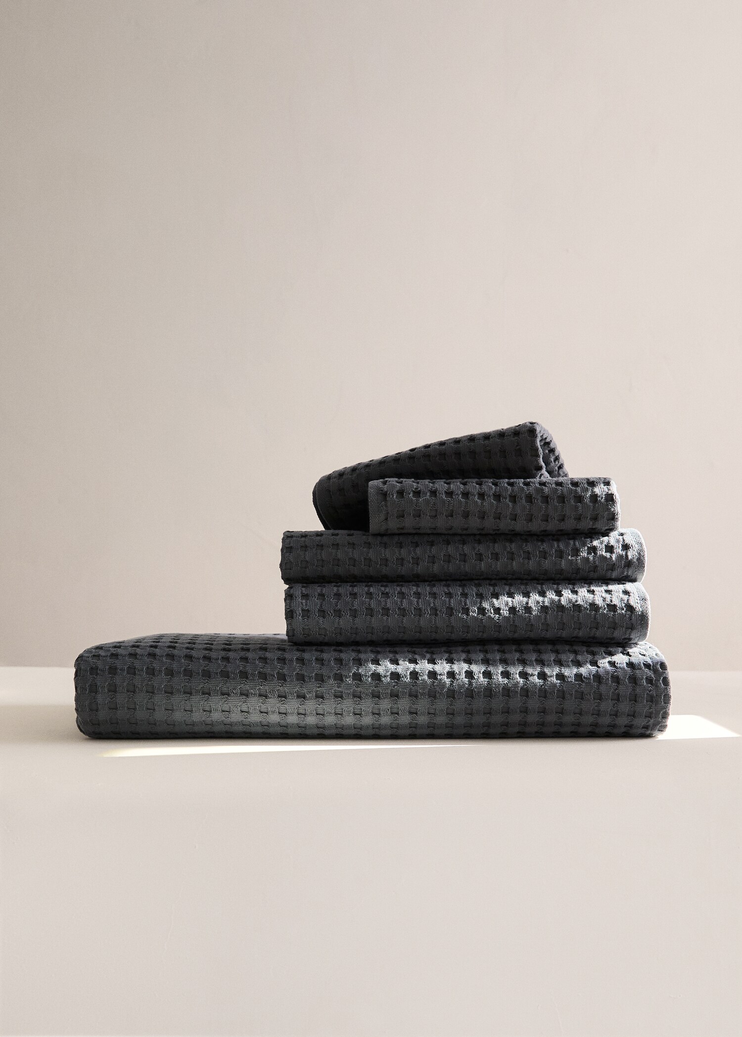 Cotton waffle washbasin towel - General plane