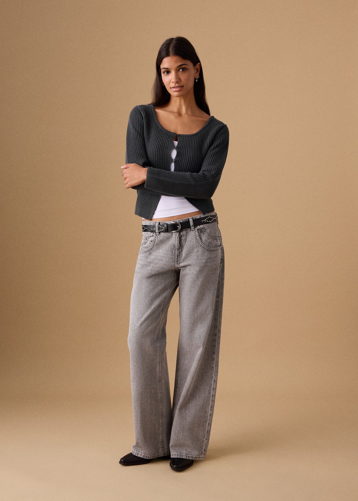 Knitted button cardigan - General plane