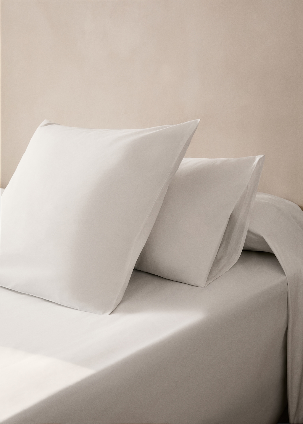 Two cotton percale pillowcases 60x60cm