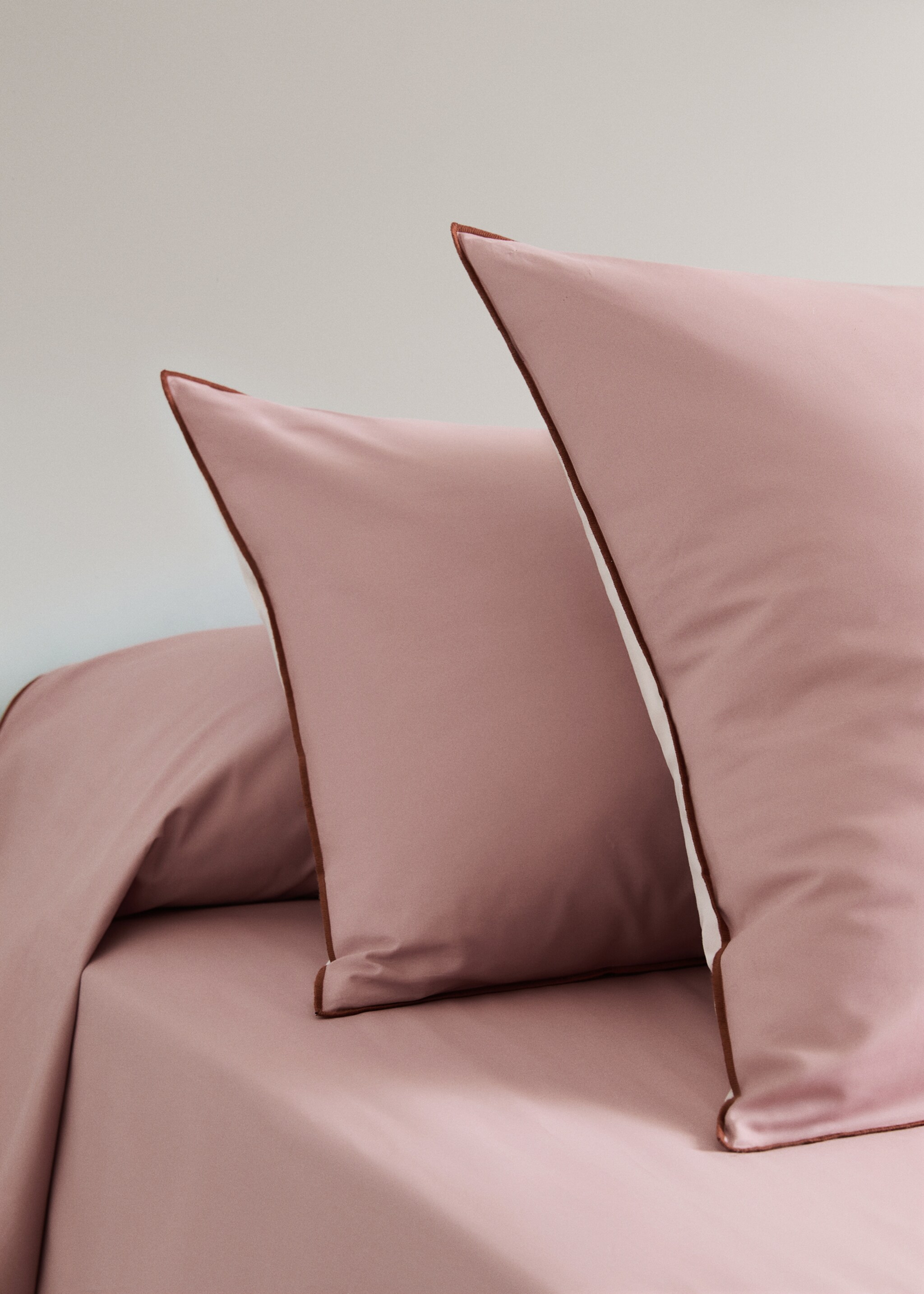 Dues fundes coixí cotó percala color reversible 50x75 cm - Pla general, Rosa. Ref: 27032920-00.