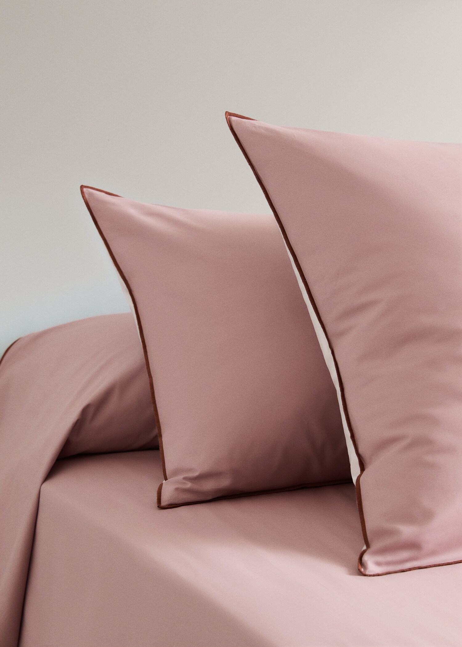 Deux taies d’oreiller percale de coton couleur réversible 60x60 cm - Plan général