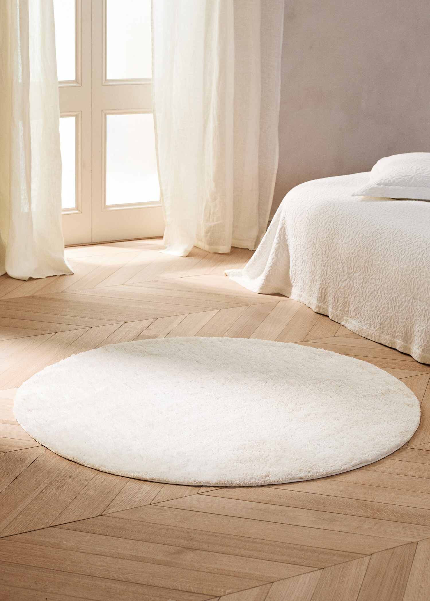 Round cotton yarn rug with a soft feel - General plane