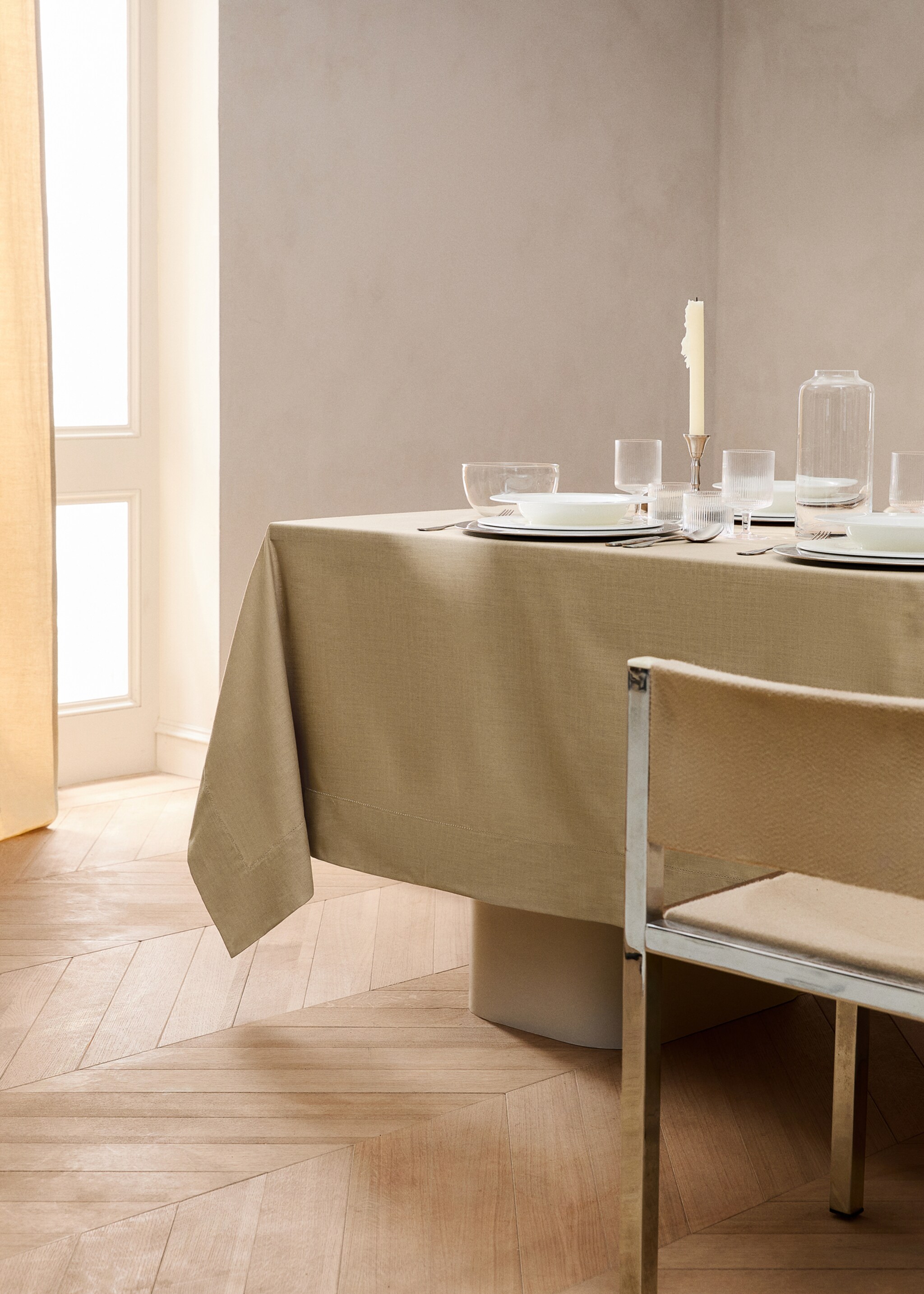 Cotton tablecloth with hemstitch detail for 6 to 8 guests - General plane, Peach. Ref: 27033280-00.