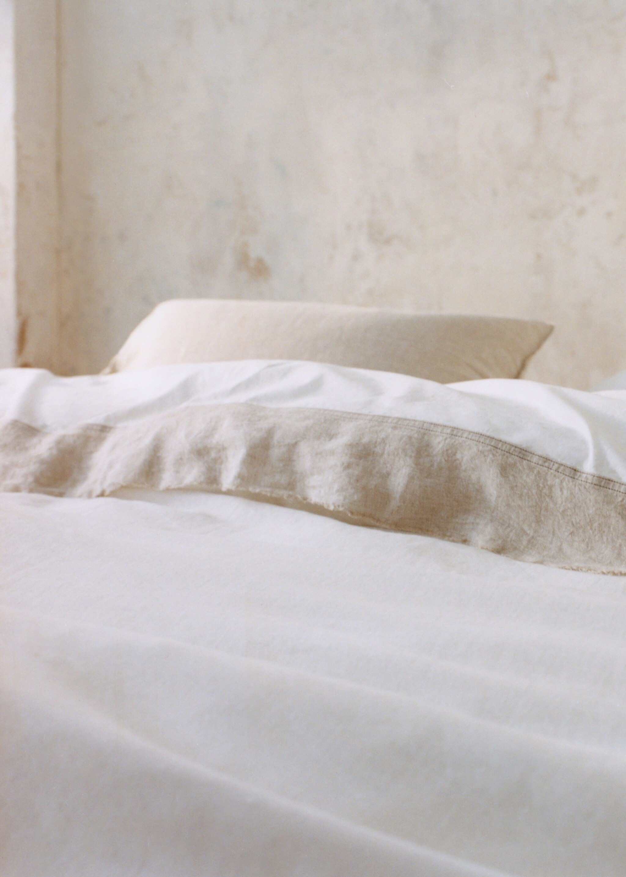 Washed cotton flat sheet with linen border for 150/160cm bed - General plane, Sand. Ref: 27033289-00.