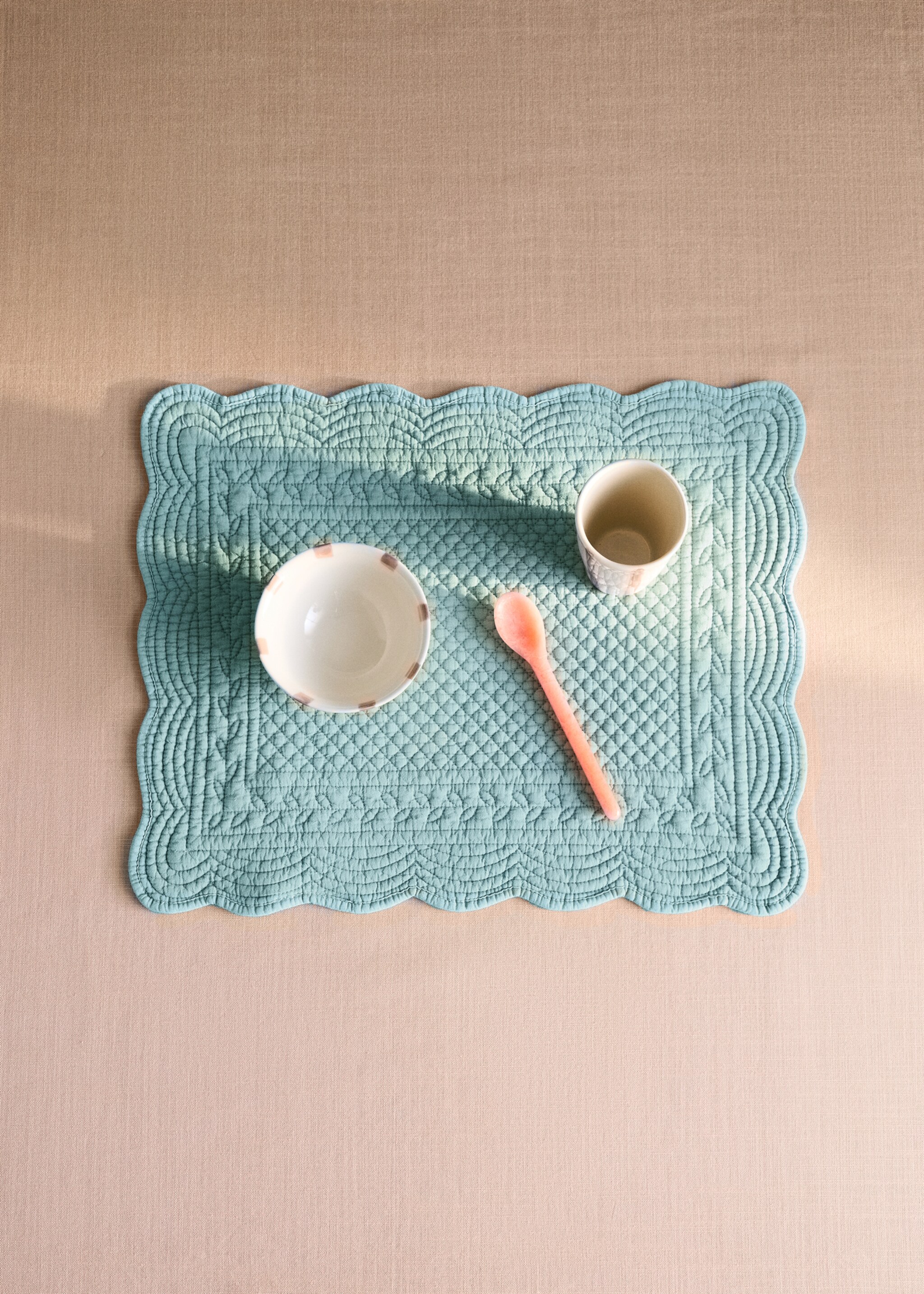 Quilted placemat with rectangular wave effect design - General plane, Blue. Ref: 27033304-00.