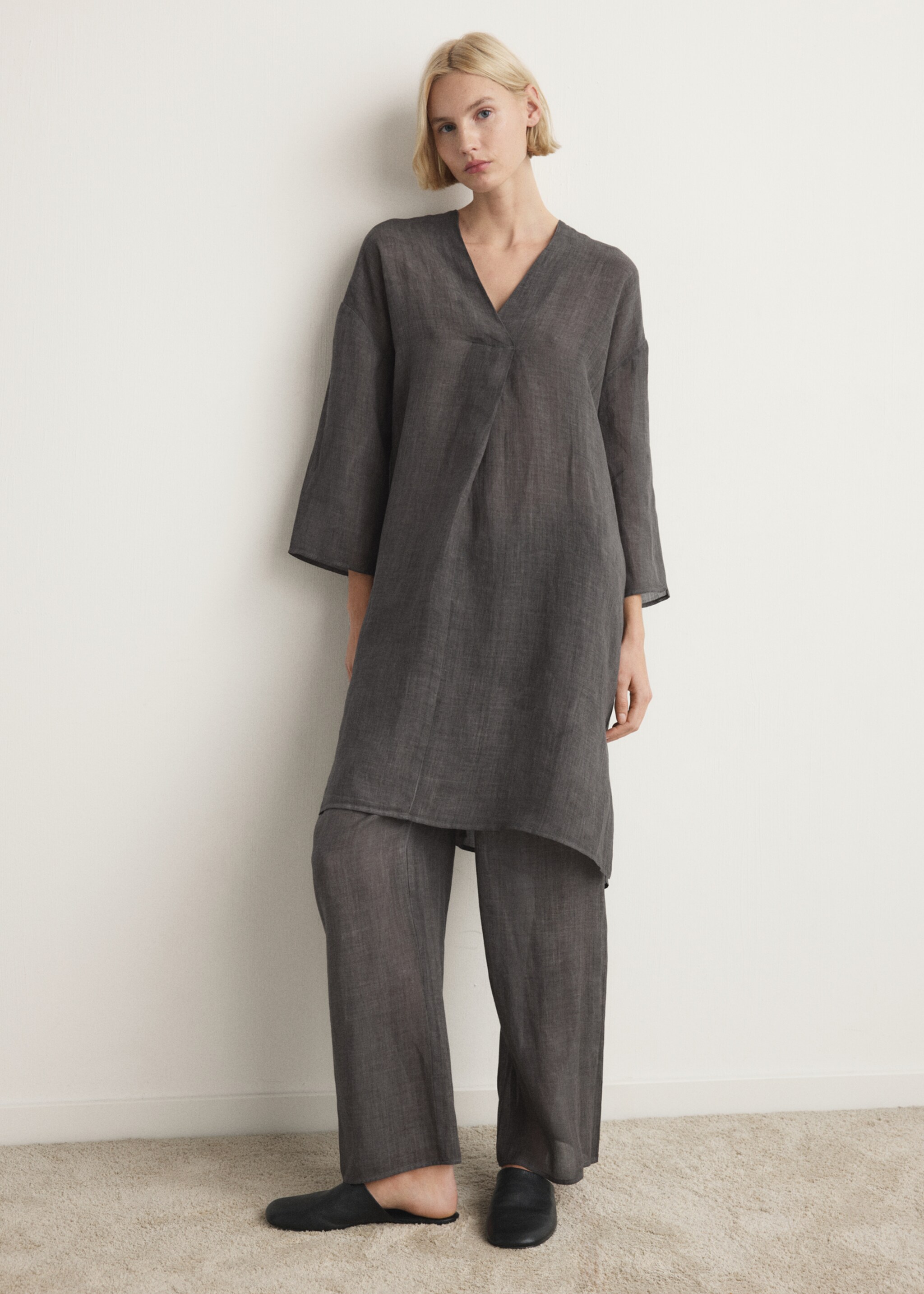100% ramie kaftan with an overdyed effect - General plane, Charcoal. Ref: 27033321-00.