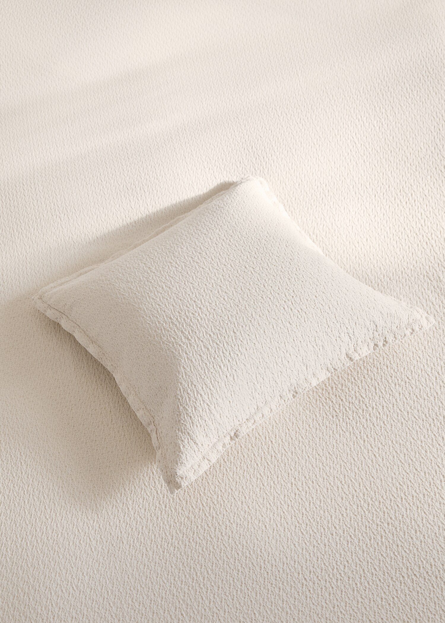 Cotton bed cushion cover with fine texture garment dye 50x50 cm - General plane