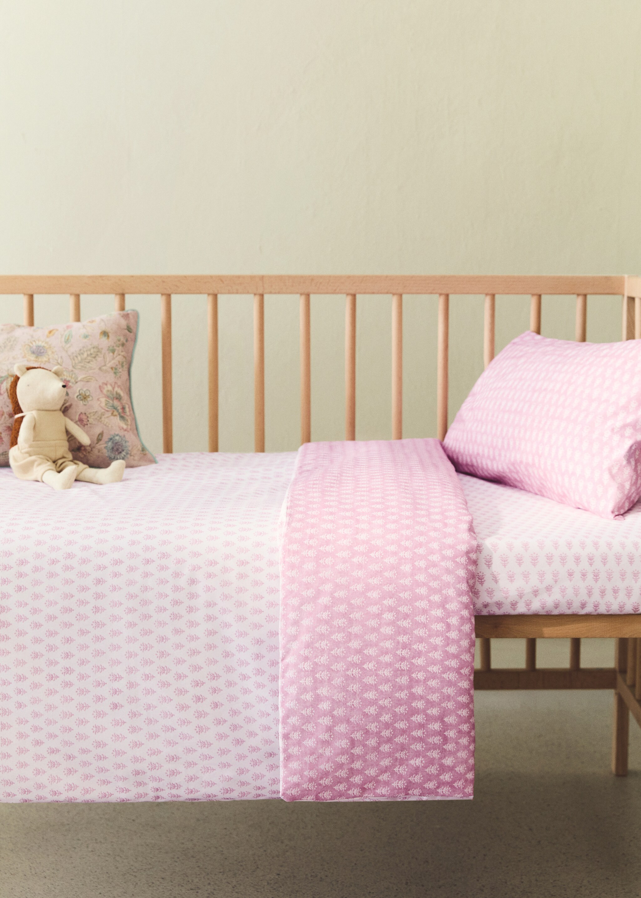 Cot bed duvet cover in cotton percale with mini floral pattern - General plane, Pink. Ref: 27034058-00.