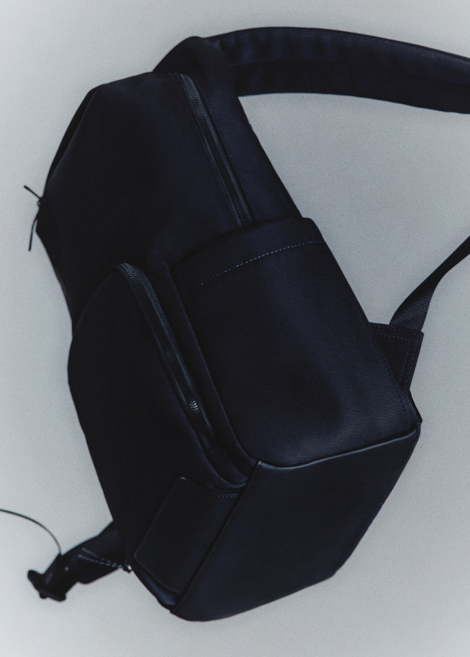 Multifunctional water-repellent backpack with pockets - General plane