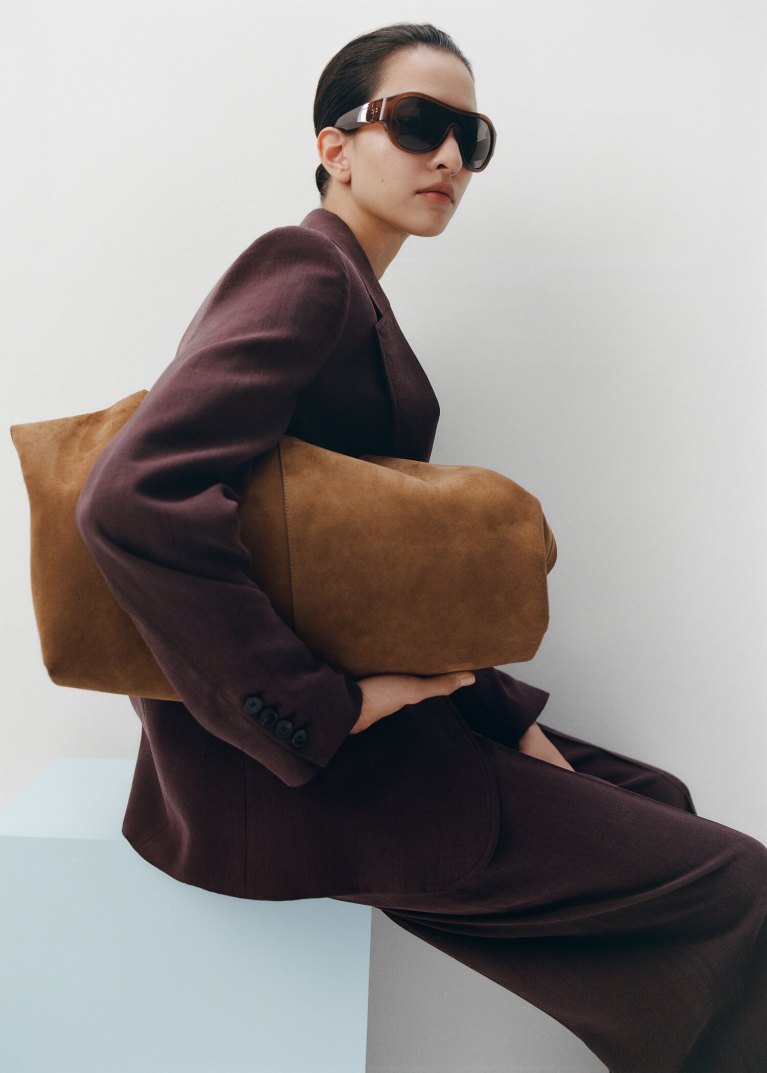 Suede shoulder bag with stitching - General plane